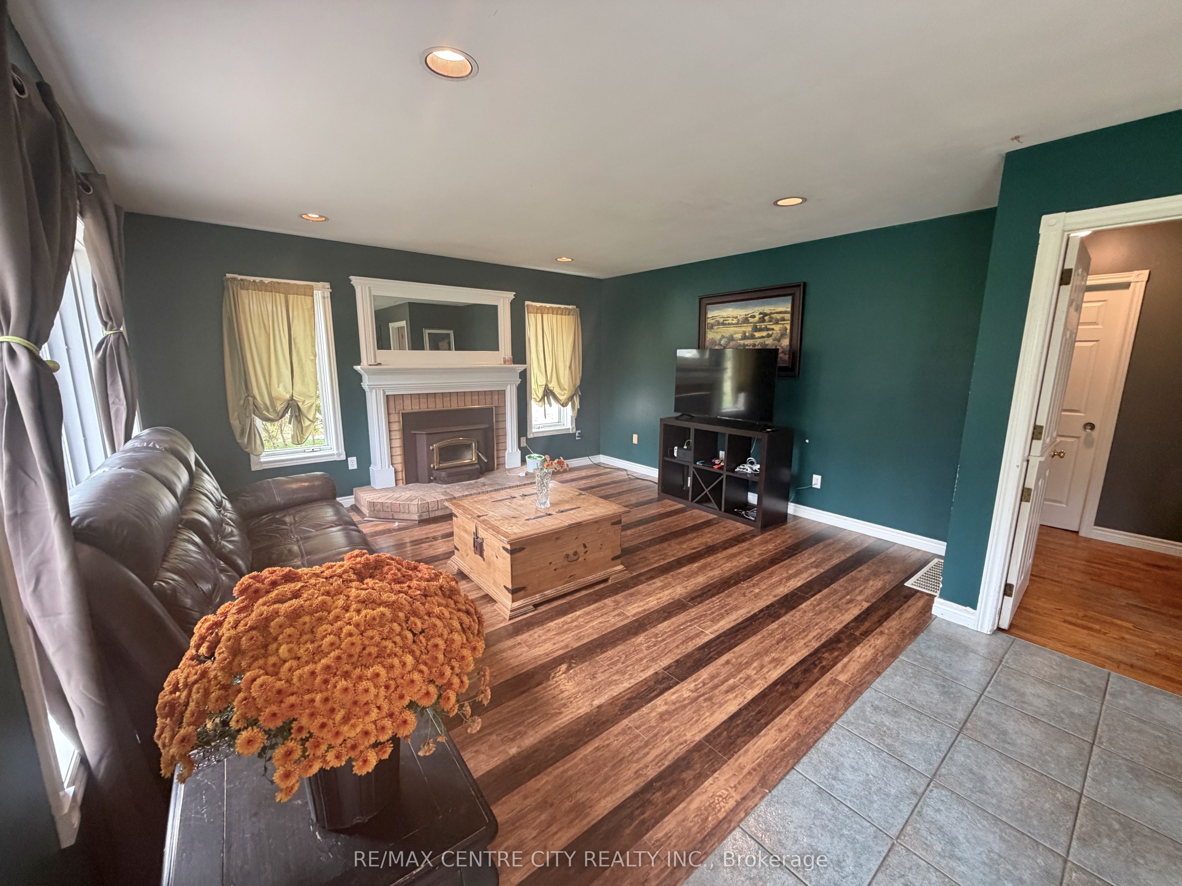 7442 Fairview Road Property Photo 23