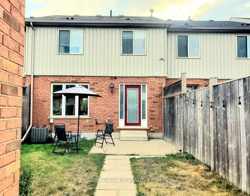 559 Victoria Road N Property Photo 2