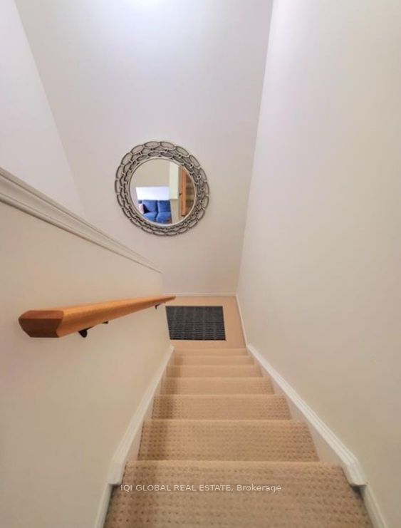 559 Victoria Road N Property Photo 10