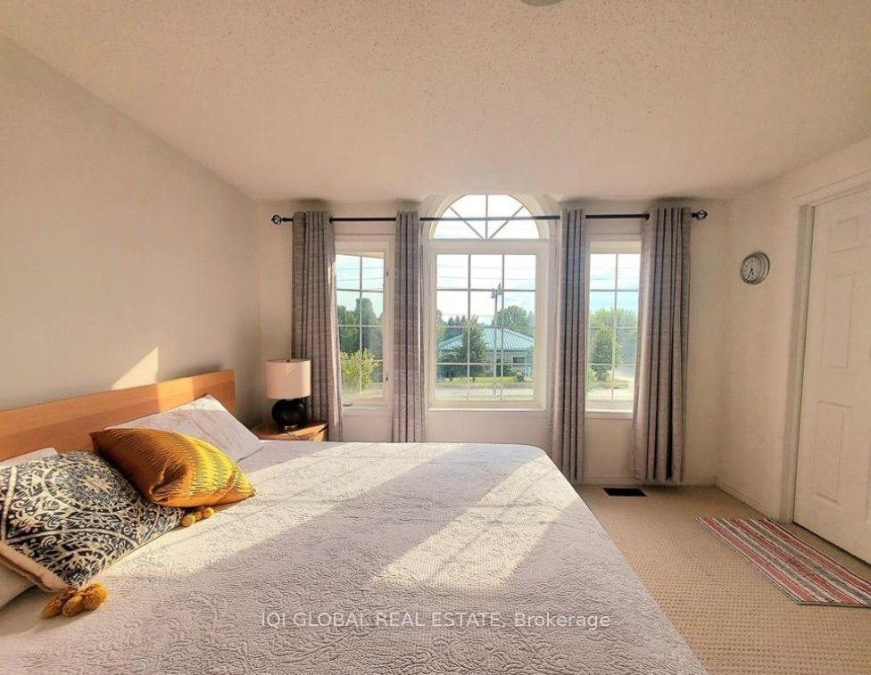 559 Victoria Road N Property Photo 12