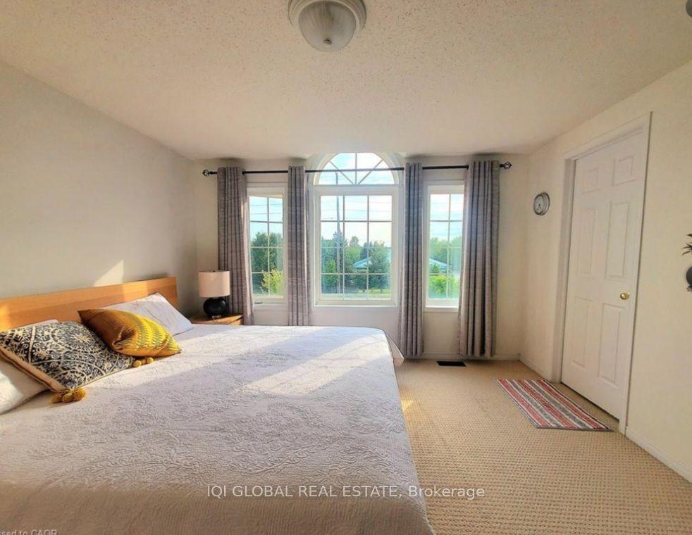 559 Victoria Road N Property Photo 14