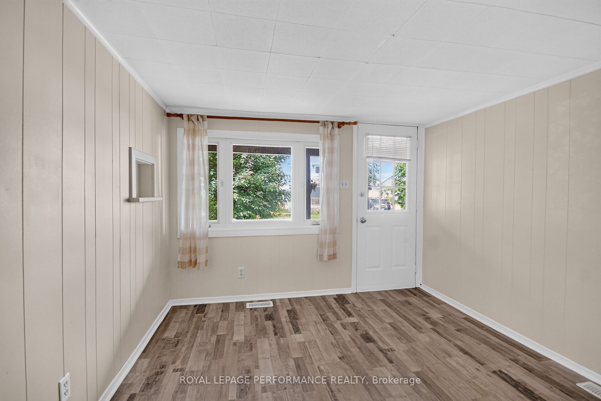 46 First Avenue Property Photo 5