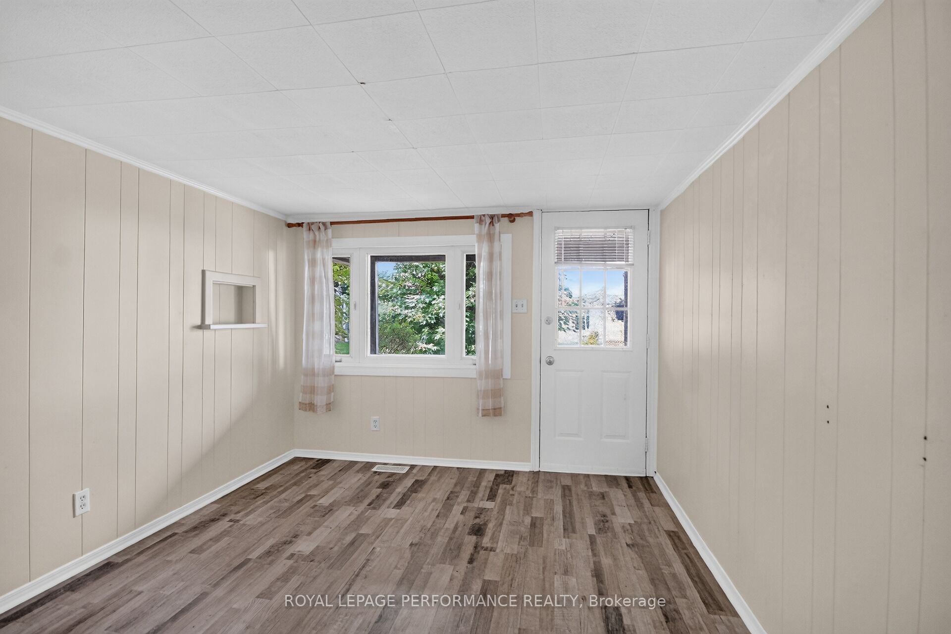 46 First Avenue Property Photo 6