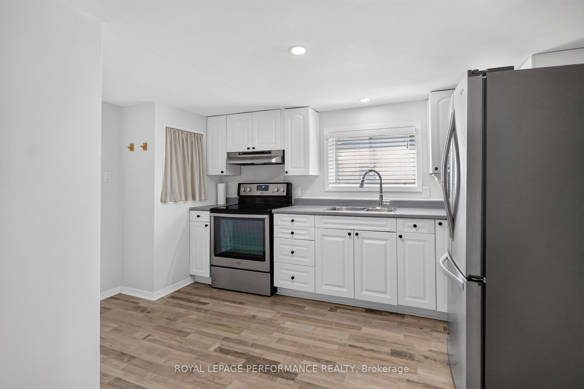 46 First Avenue Property Photo 8