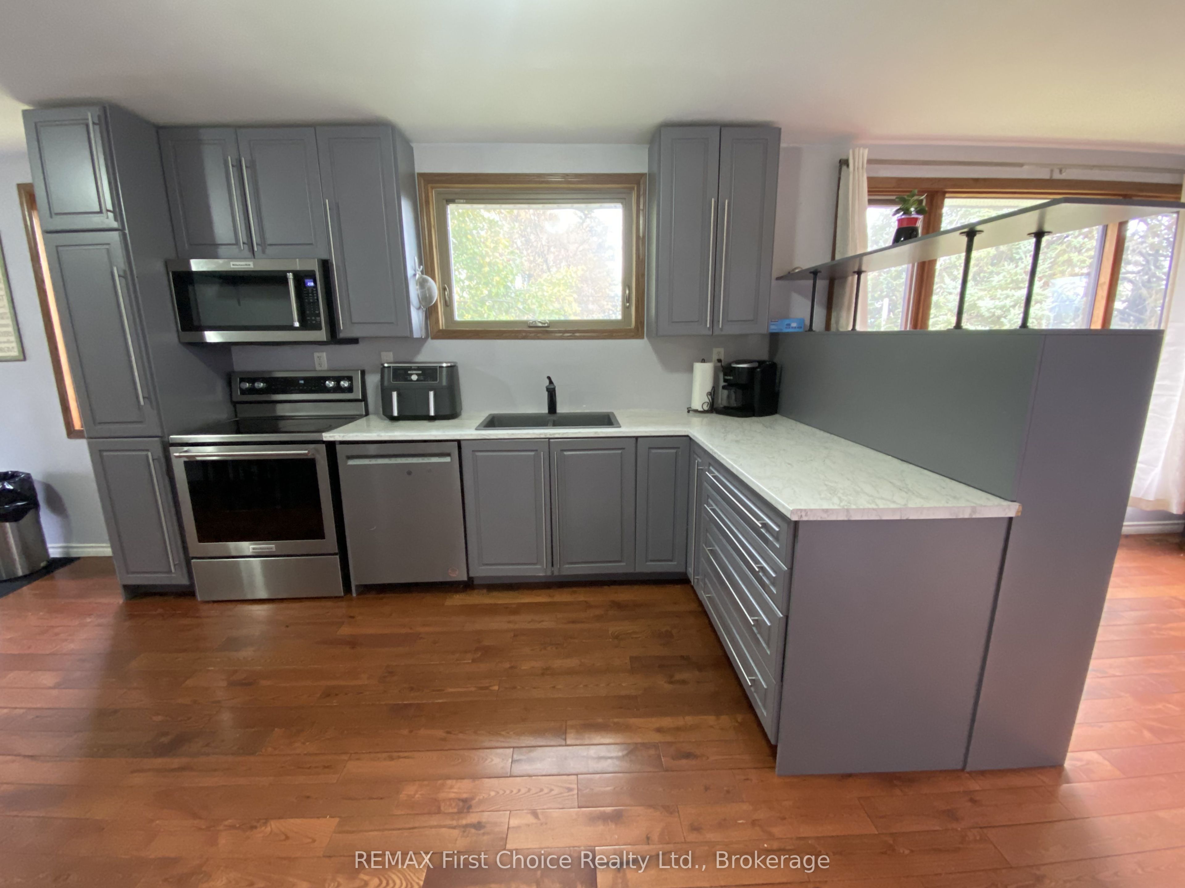 722 Catherine Street Property Photo 2