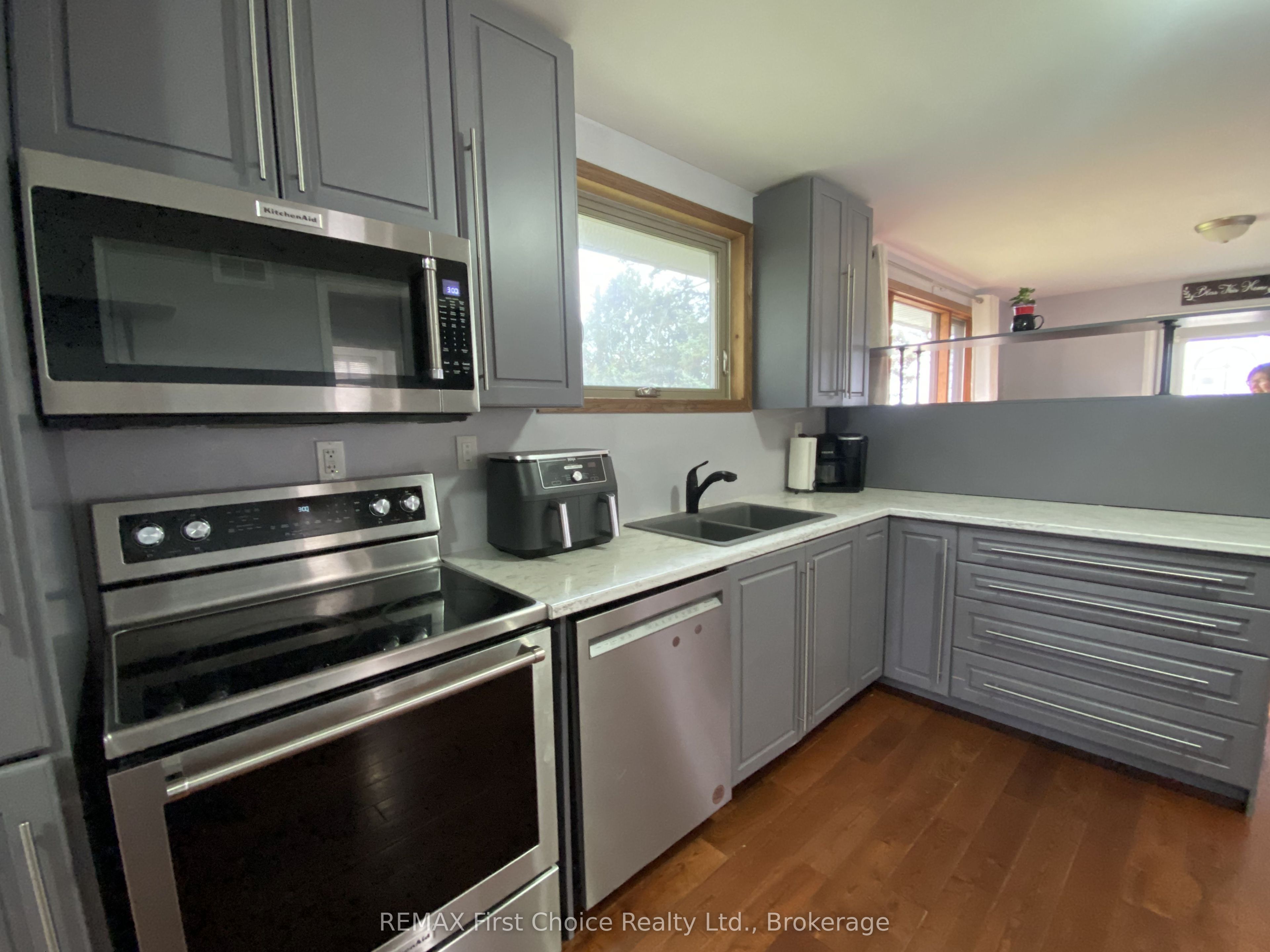 722 Catherine Street Property Photo 3