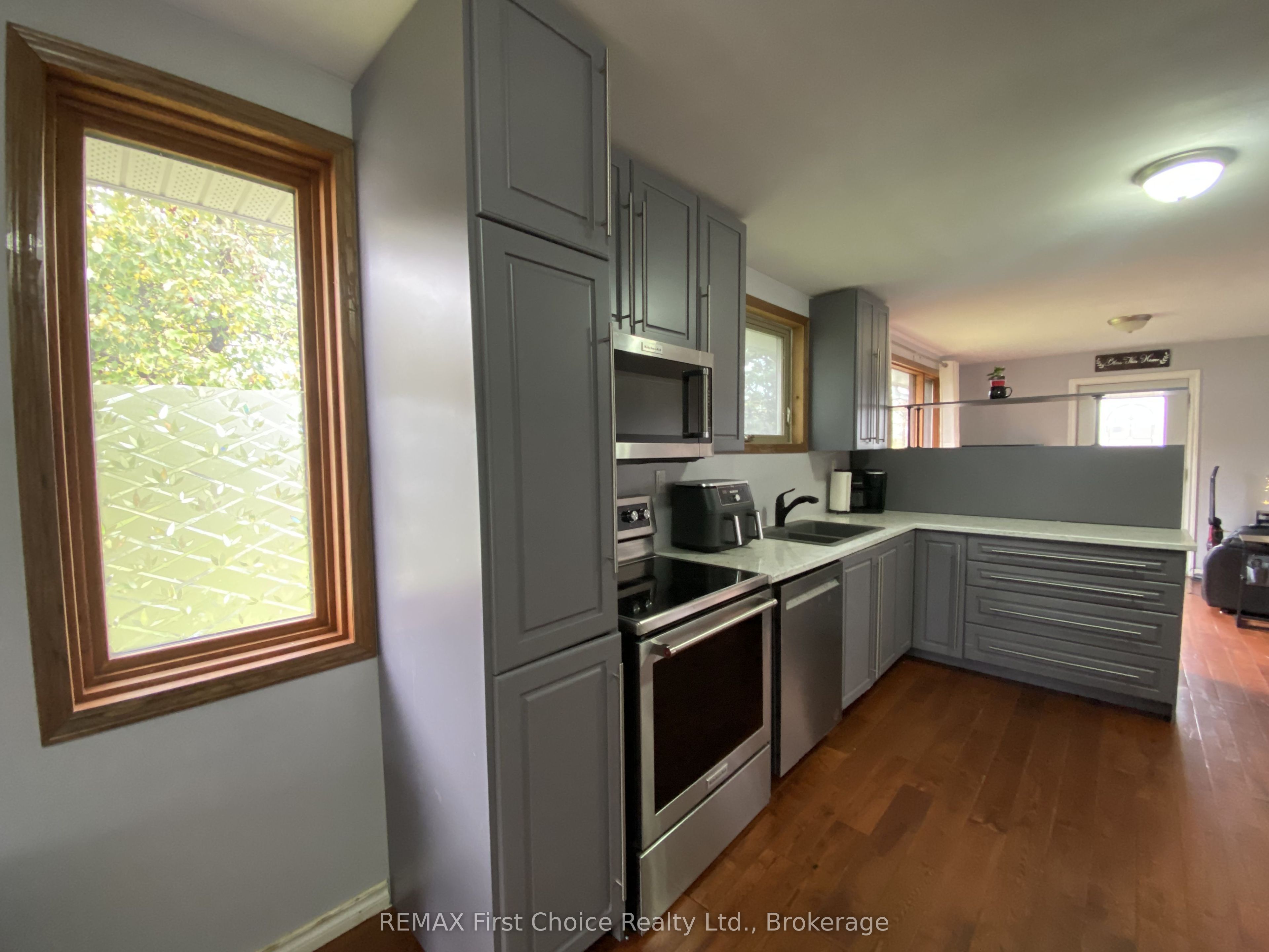 722 Catherine Street Property Photo 4