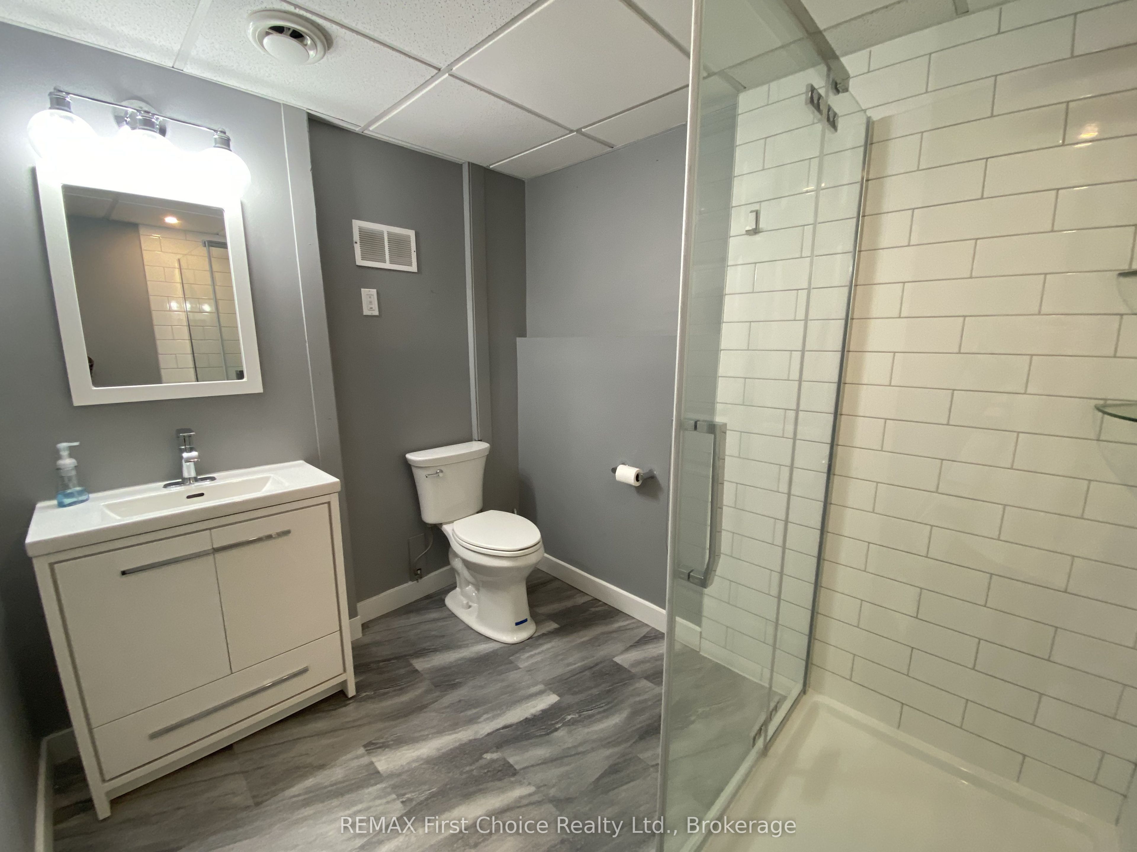722 Catherine Street Property Photo 9