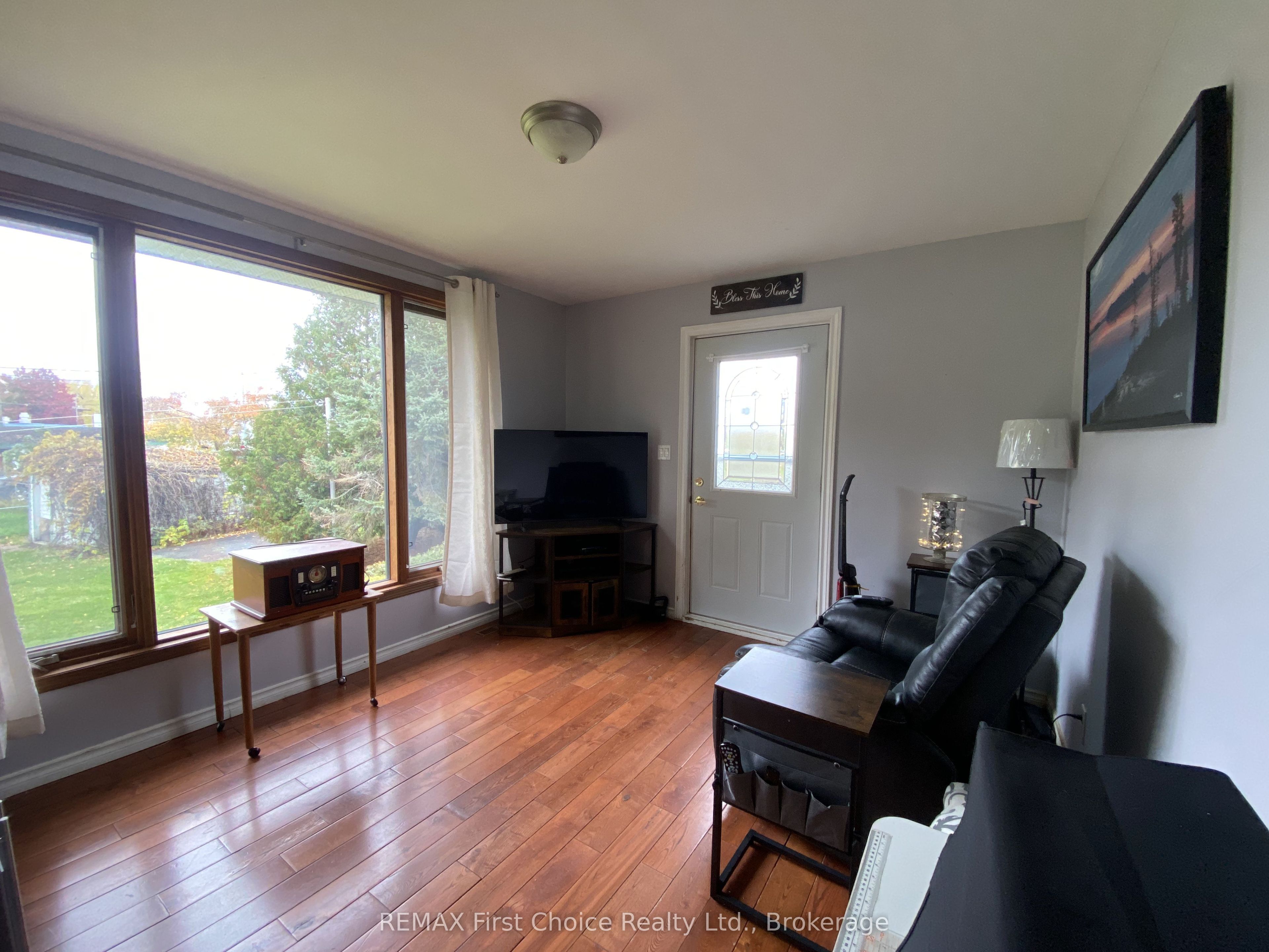 722 Catherine Street Property Photo 16