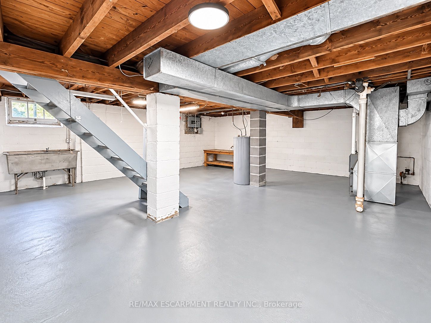 501 Upper Wellington Street Property Photo 12