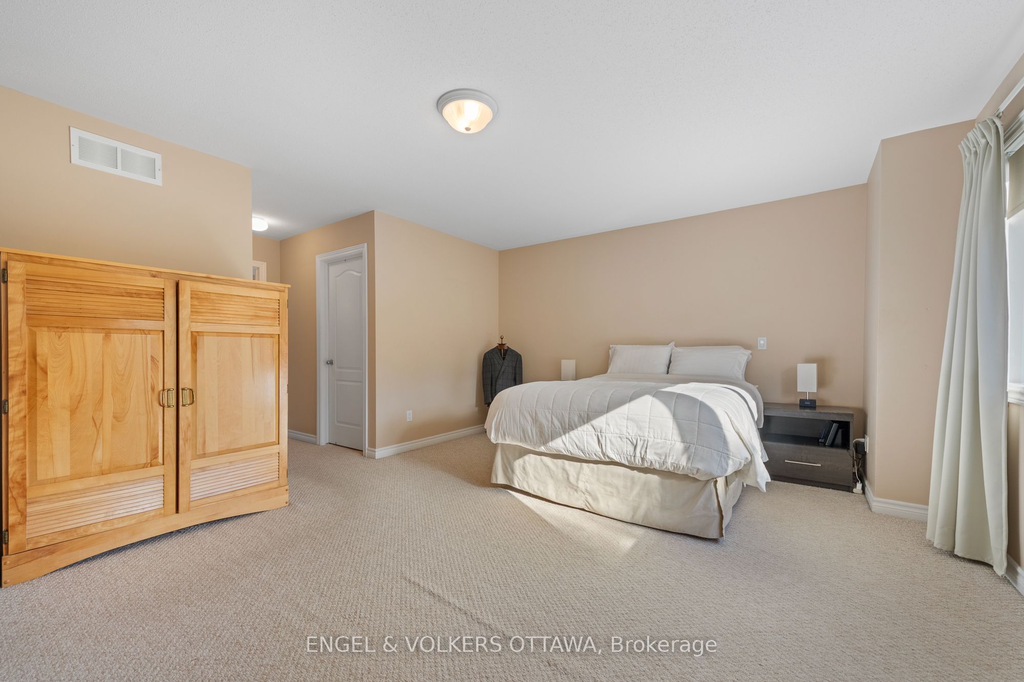 5 Valencia Street Property Photo 26