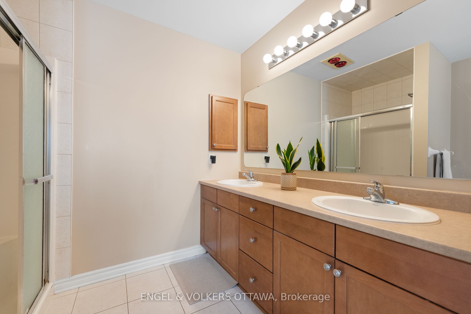 5 Valencia Street Property Photo 28
