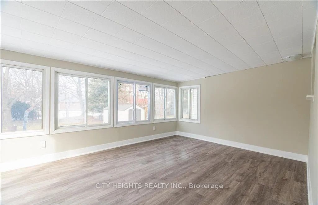 1590 Hartlet Street Main Property Photo 2