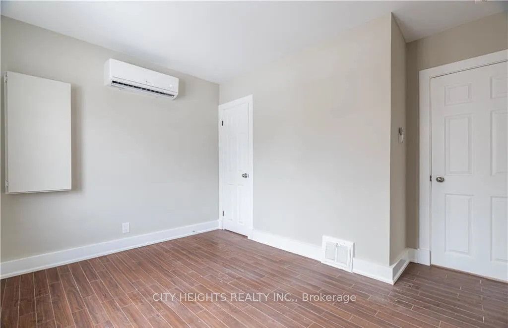 1590 Hartlet Street Main Property Photo 3