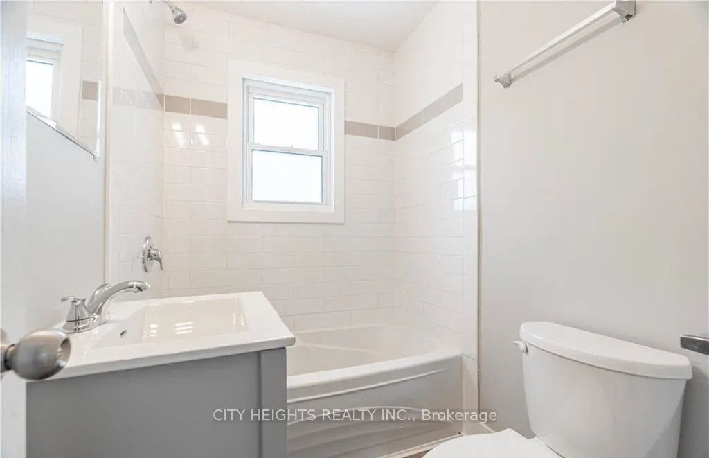 1590 Hartlet Street Main Property Photo 5