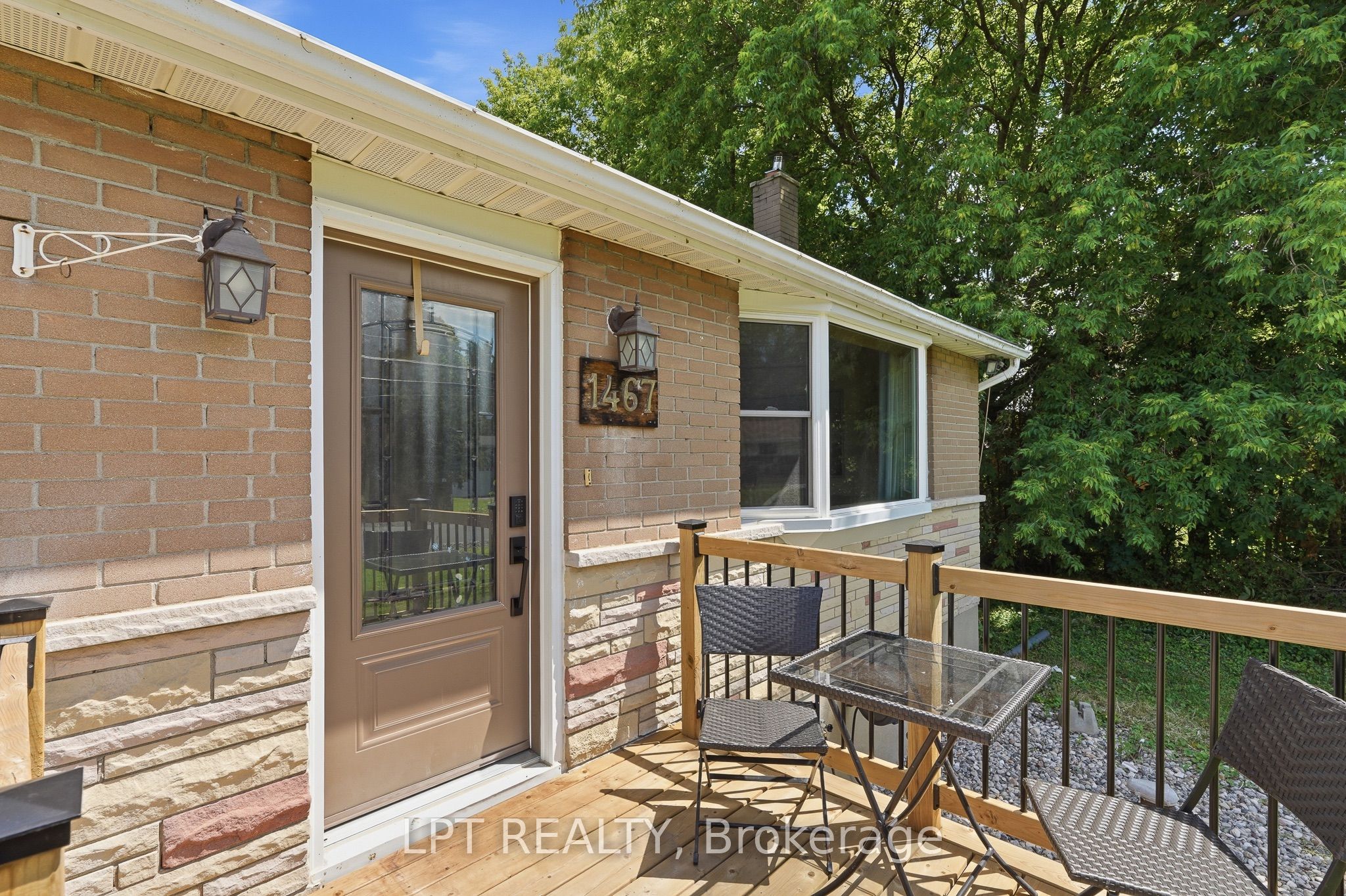 1467 Meadow Road N Property Photo 3