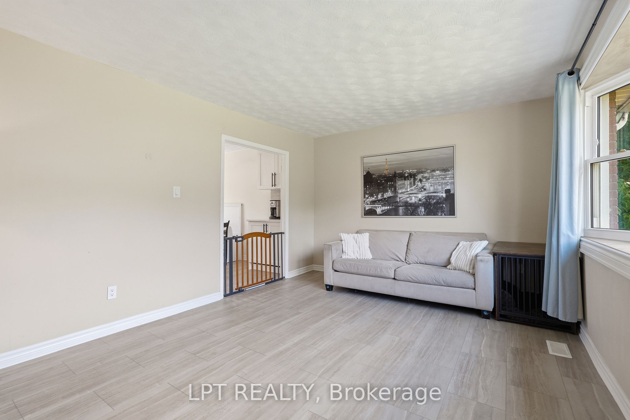 1467 Meadow Road N Property Photo 5