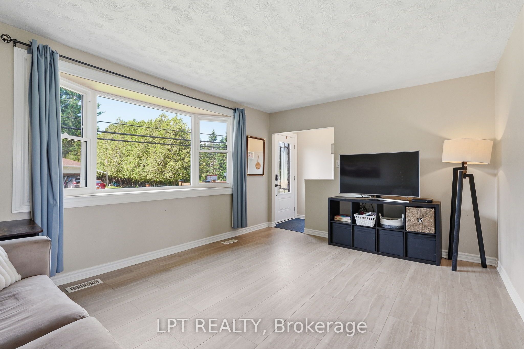 1467 Meadow Road N Property Photo 7