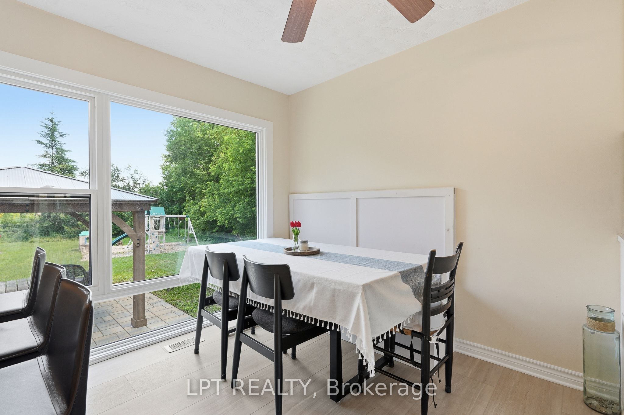 1467 Meadow Road N Property Photo 9