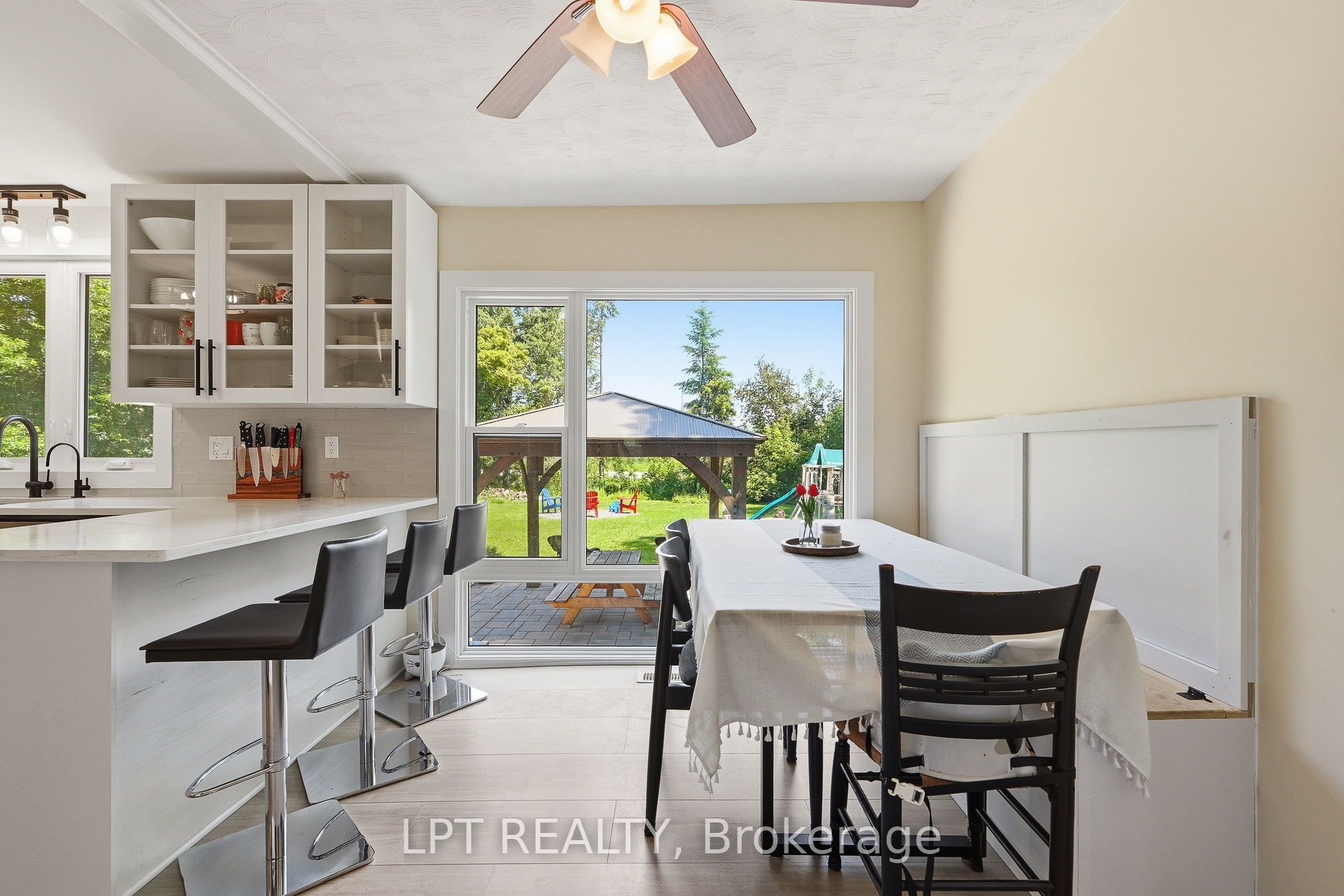 1467 Meadow Road N Property Photo 10