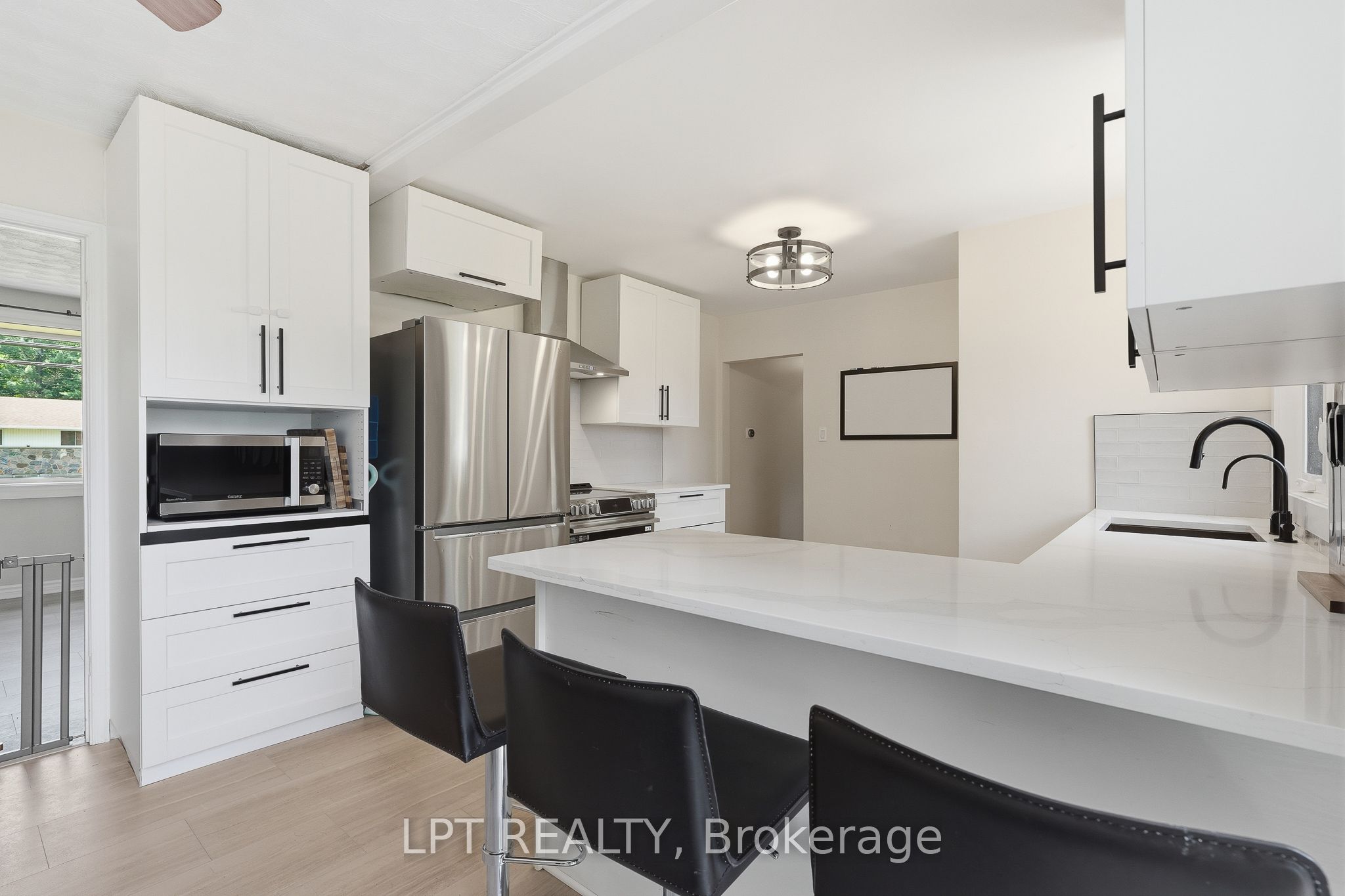 1467 Meadow Road N Property Photo 12