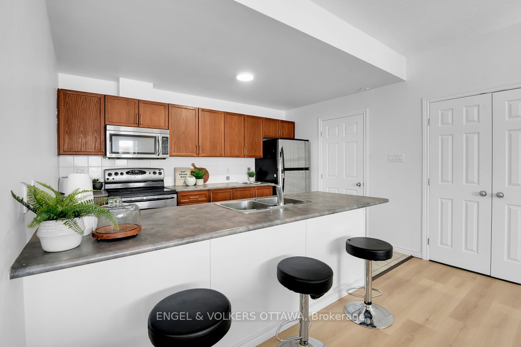 165 Waterbridge Drive 5 Property Photo 3