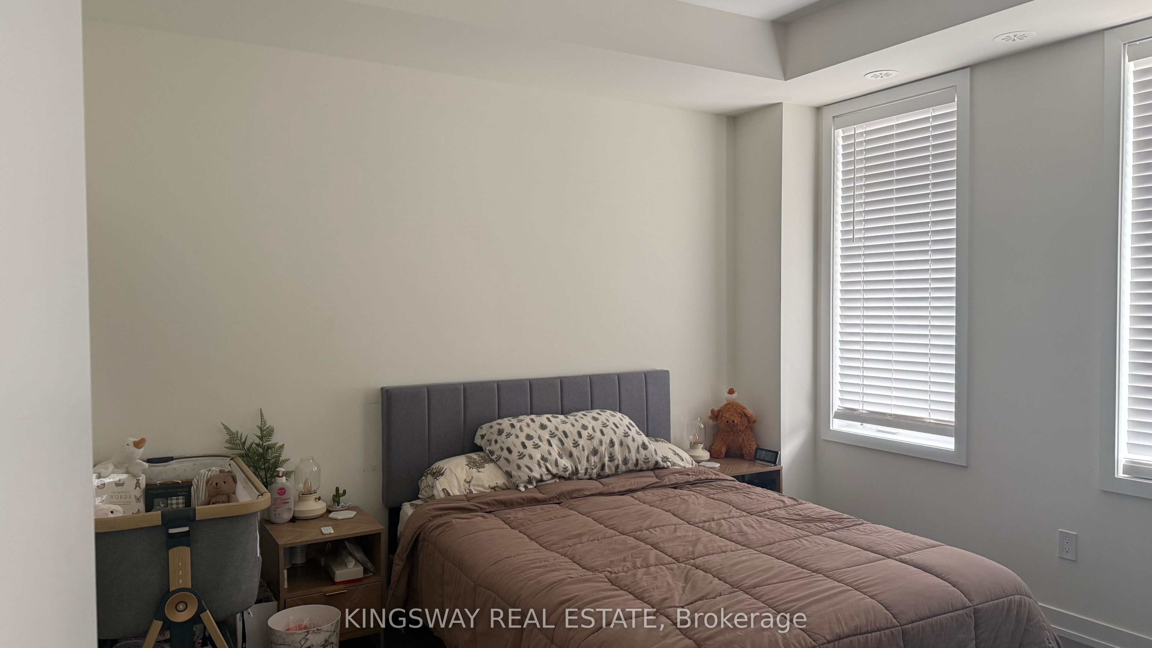 160 Densmore Road 1302 Property Photo 9