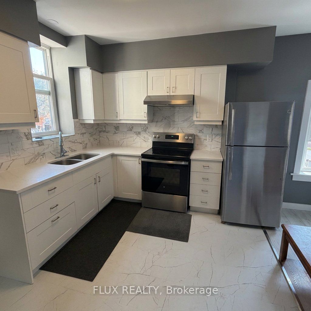 195 Waterloo Street S 3 Property Photo 2