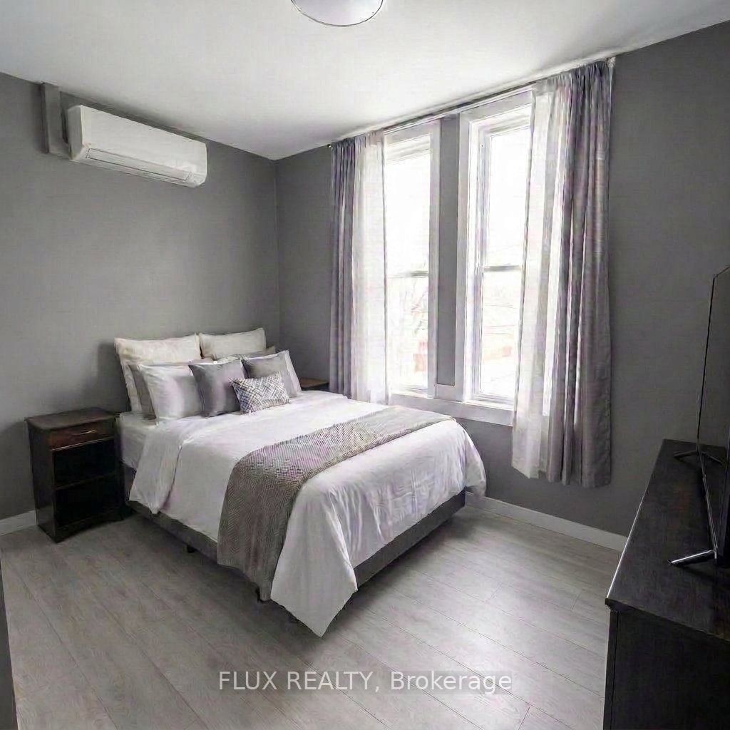 195 Waterloo Street S 3 Property Photo 9