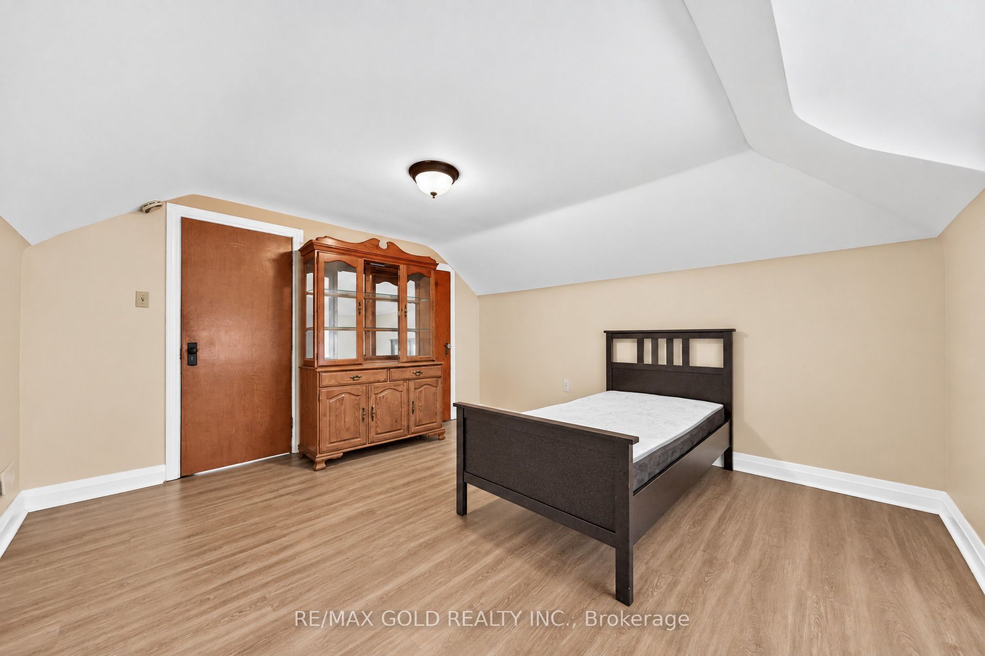 16 Garden Street Property Photo 23