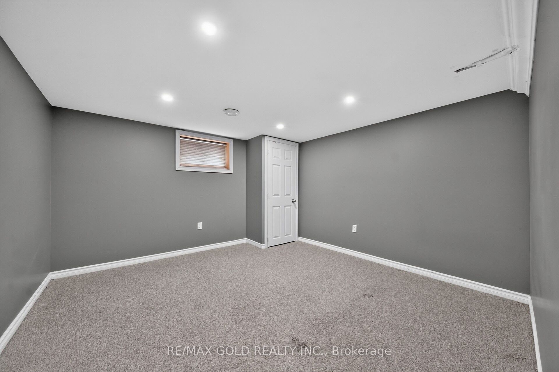 16 Garden Street Property Photo 30