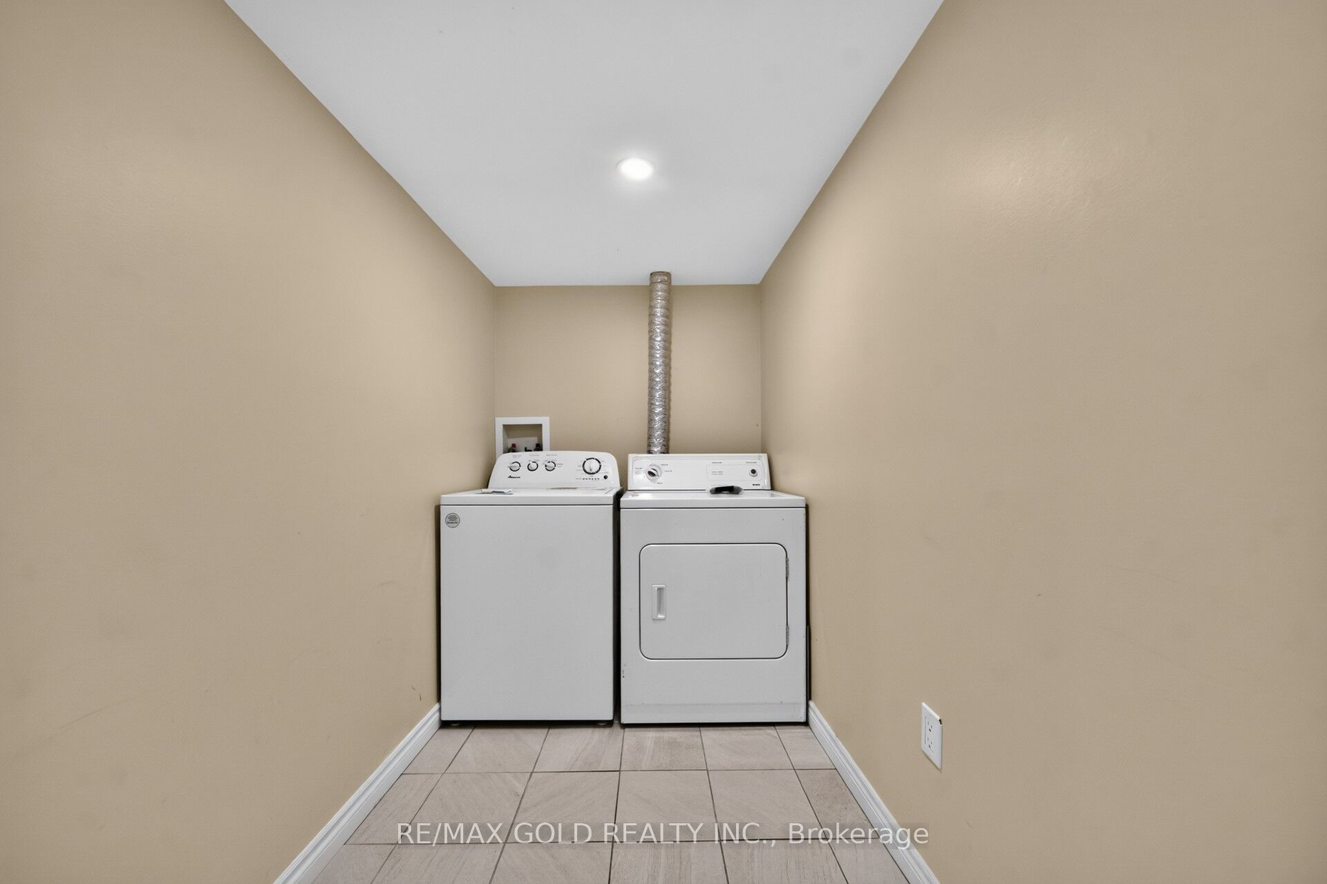 16 Garden Street Property Photo 31