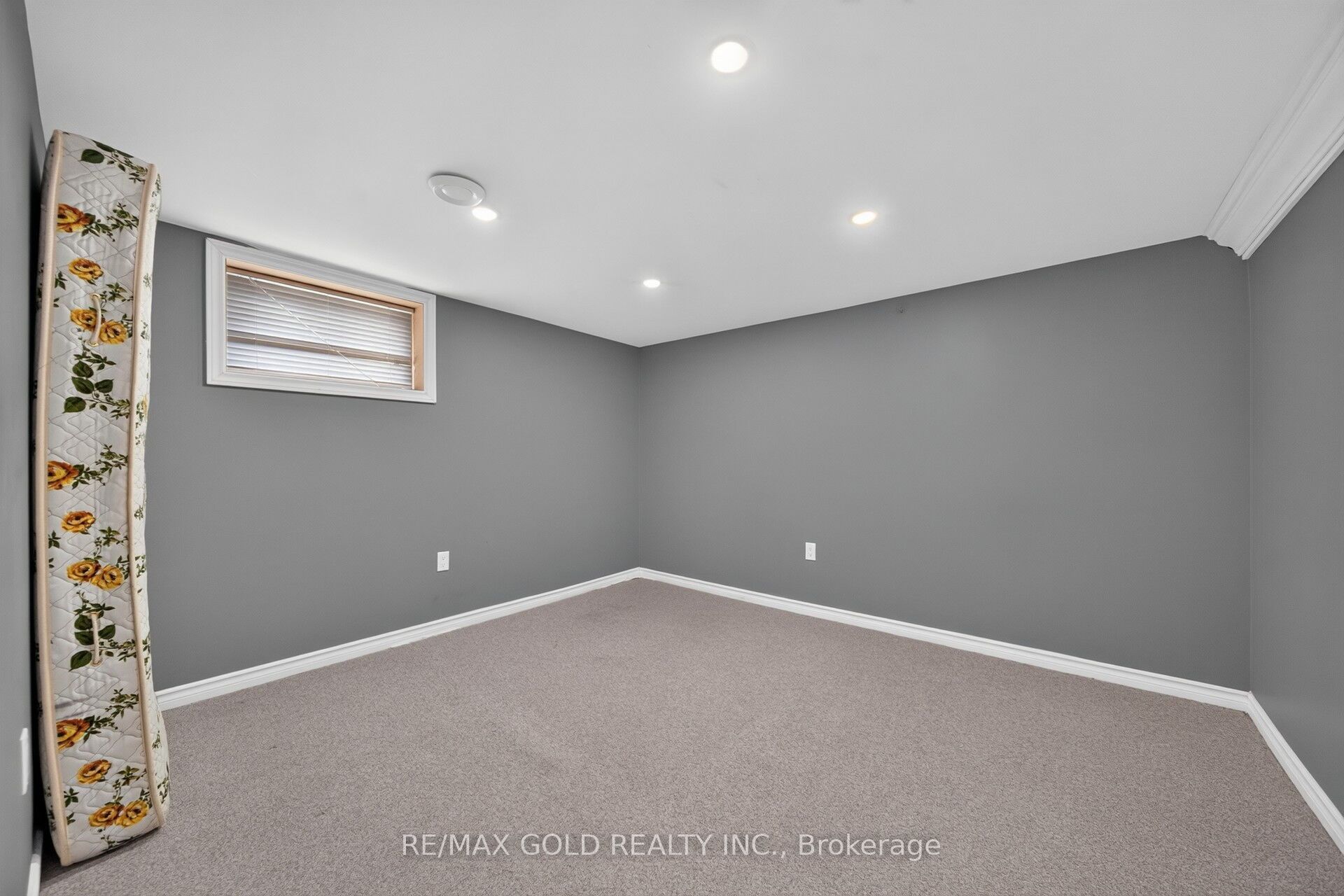 16 Garden Street Property Photo 32