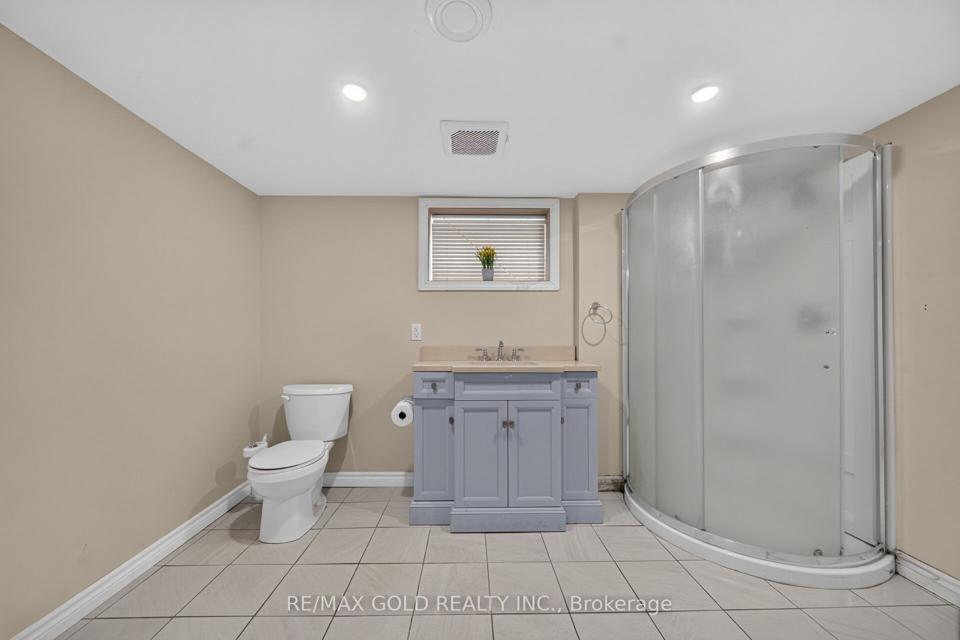 16 Garden Street Property Photo 33