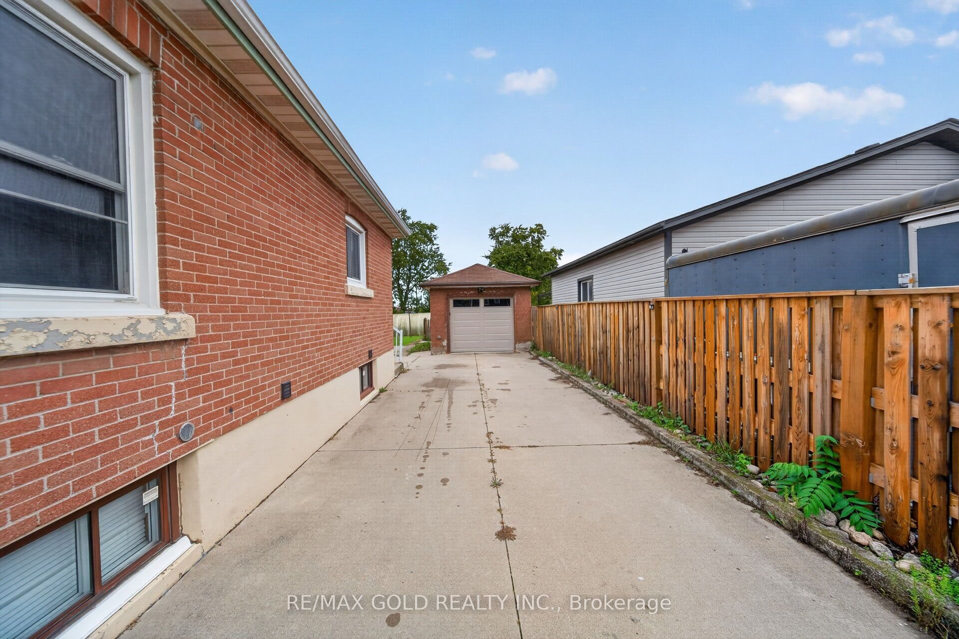 16 Garden Street Property Photo 34