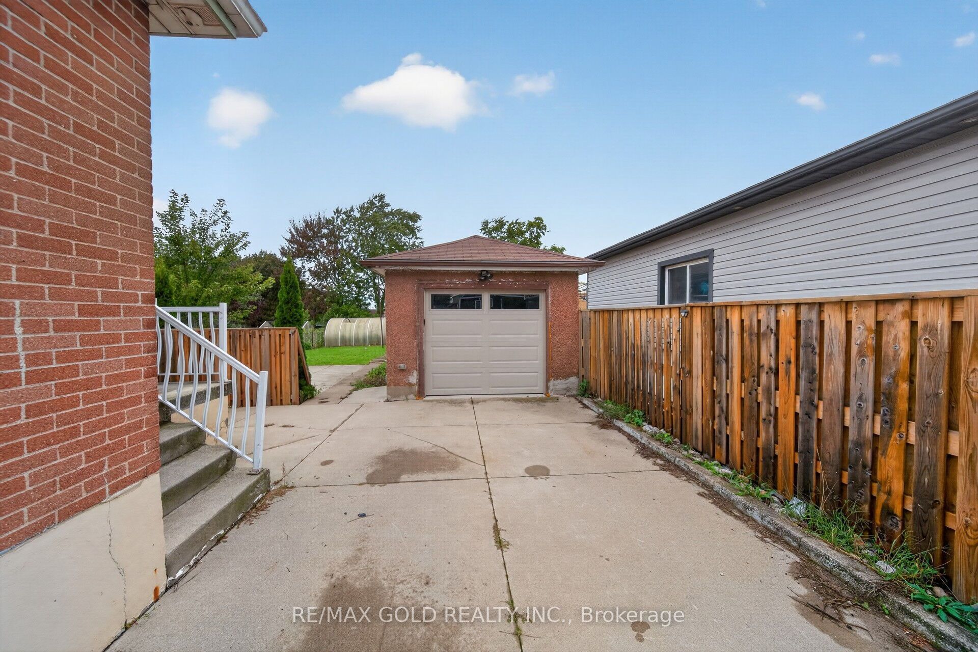 16 Garden Street Property Photo 35
