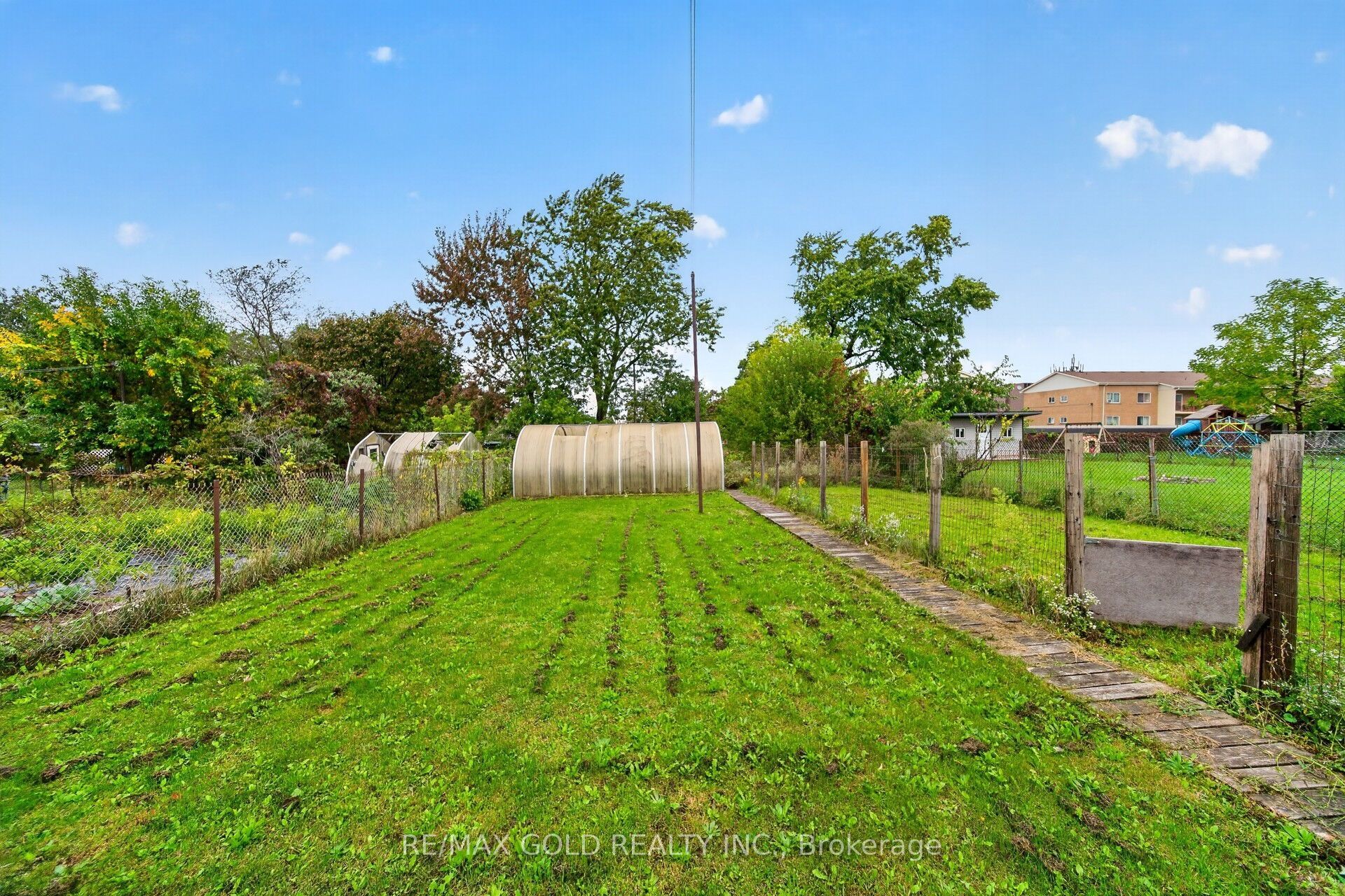 16 Garden Street Property Photo 37