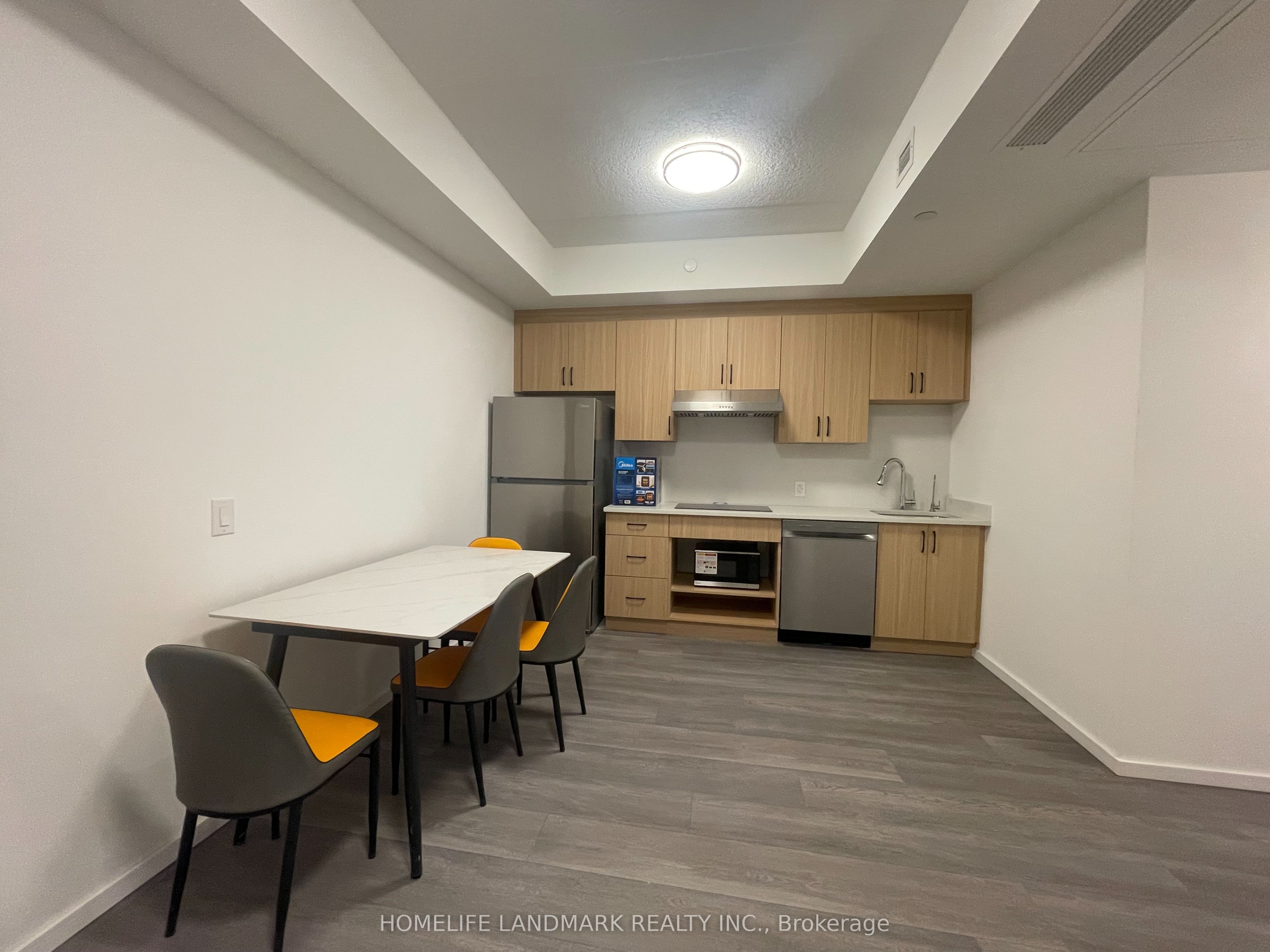 88 Hickory Street W 303 Property Photo 4