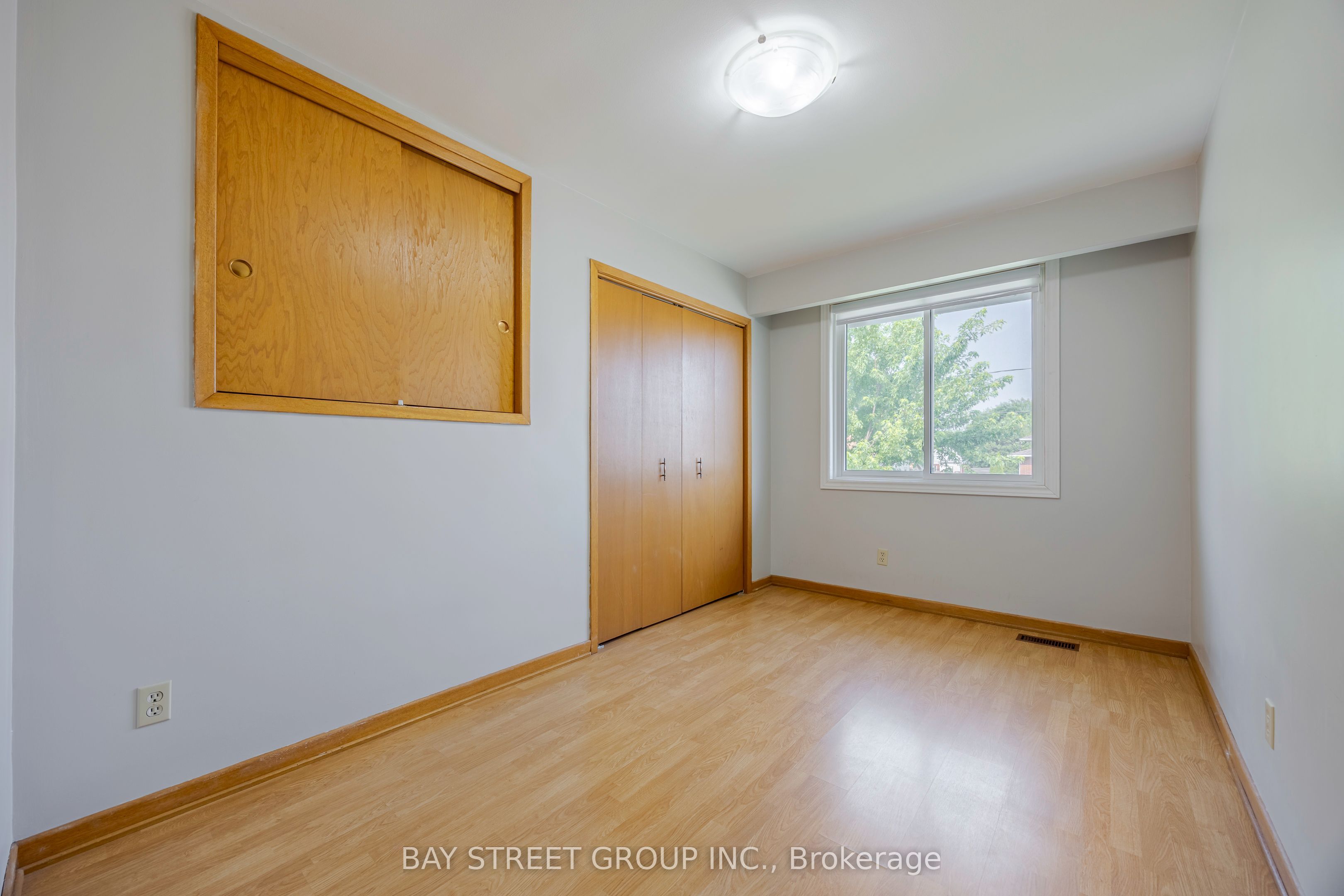 29 West Street N Upper Property Photo 15