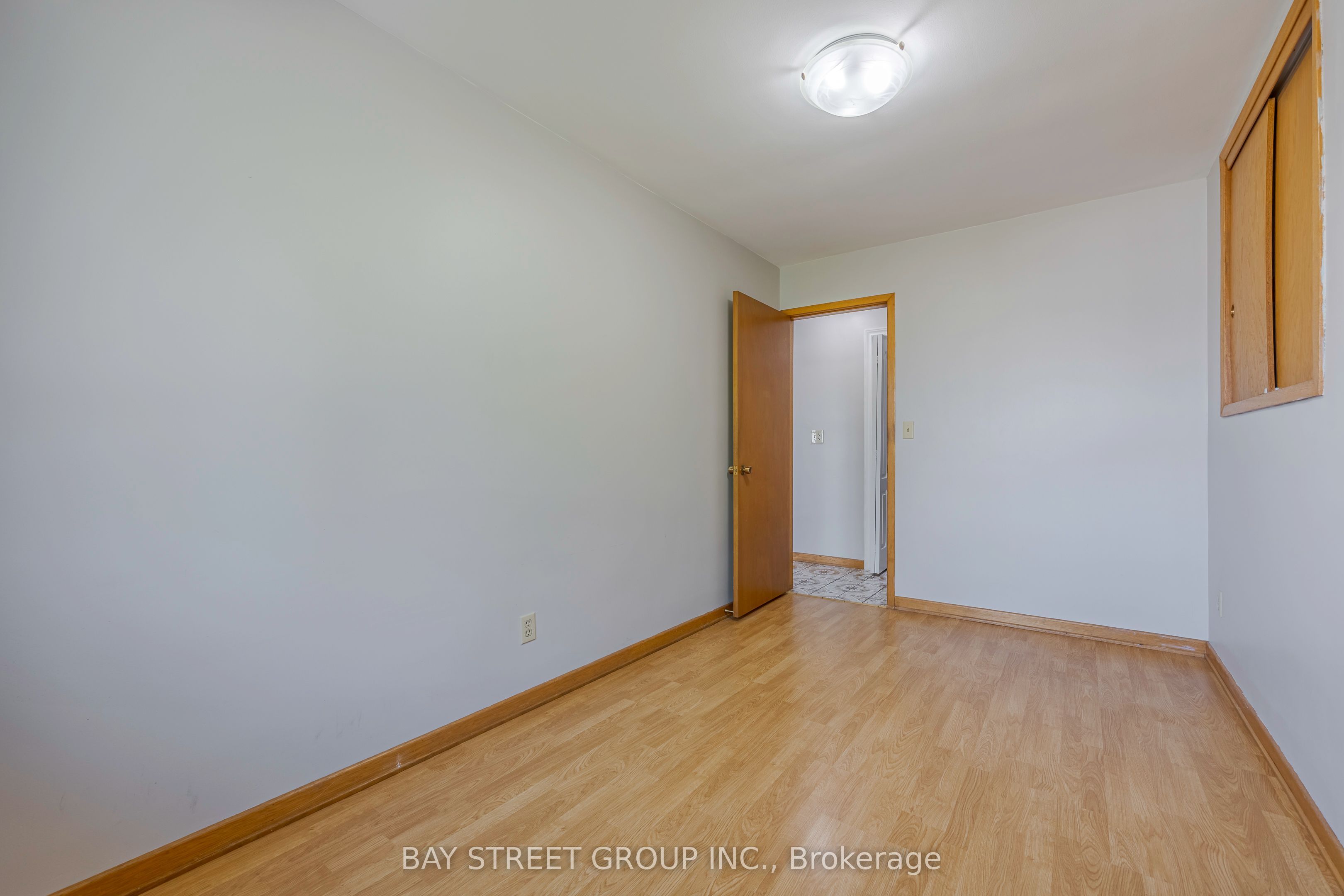 29 West Street N Upper Property Photo 16