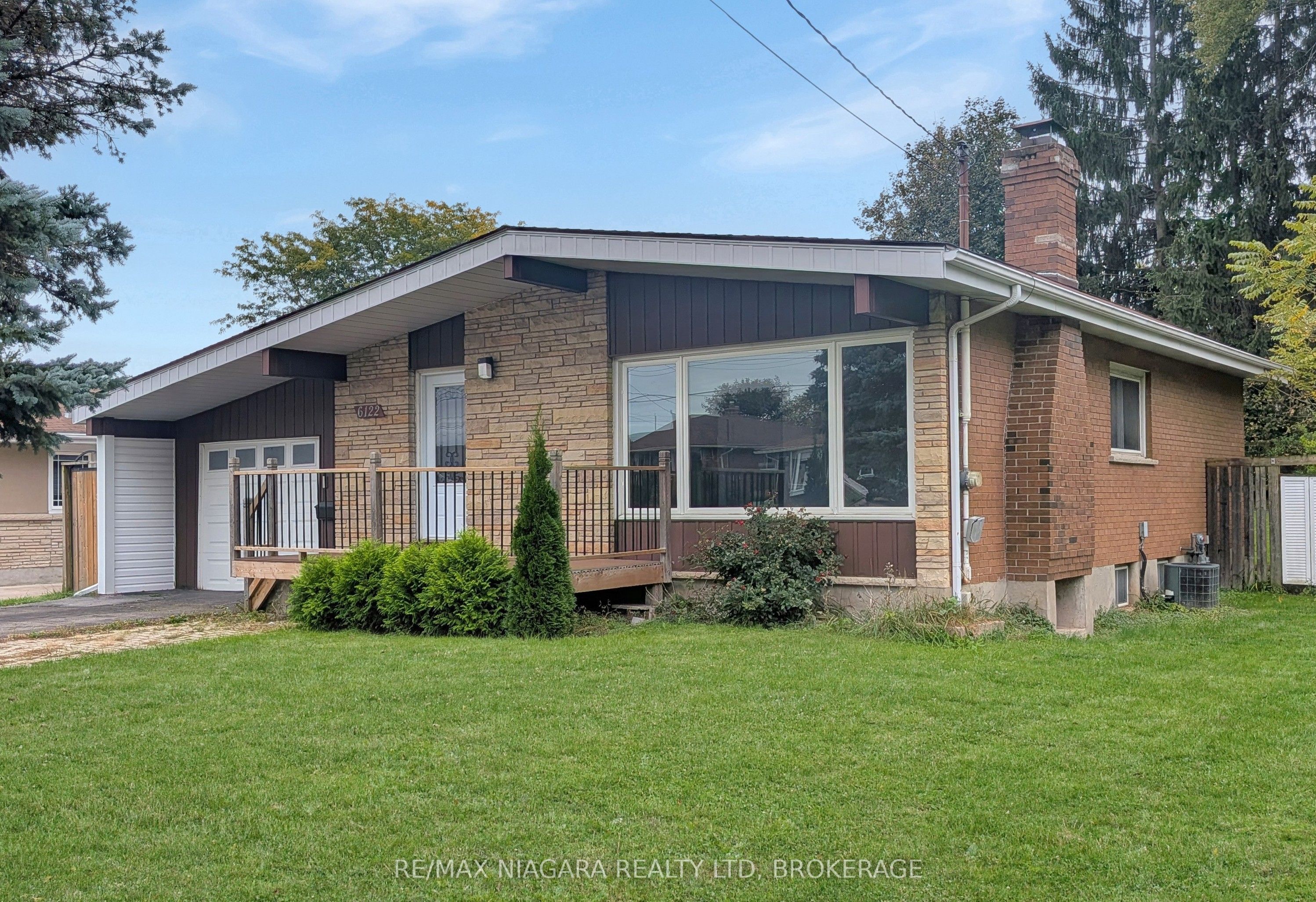 6122 Mayfair Drive Property Photo 1