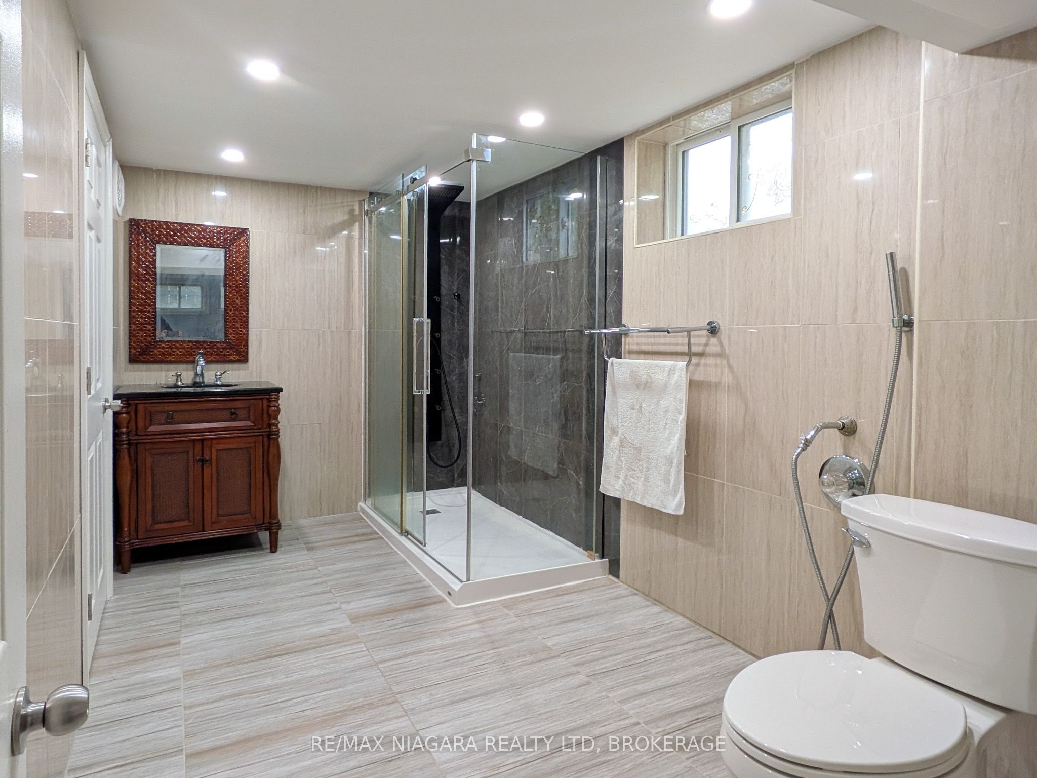 6122 Mayfair Drive Property Photo 26