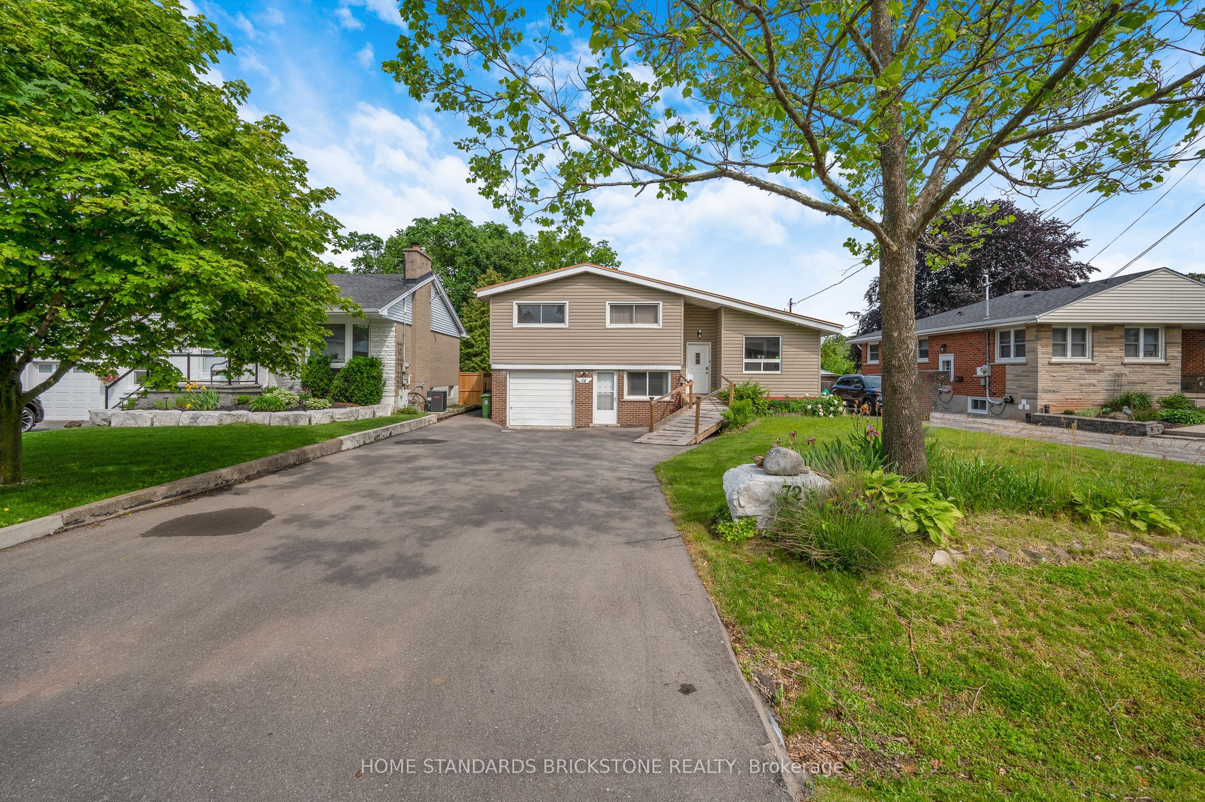 72 Mountain Avenue N Property Photo 1