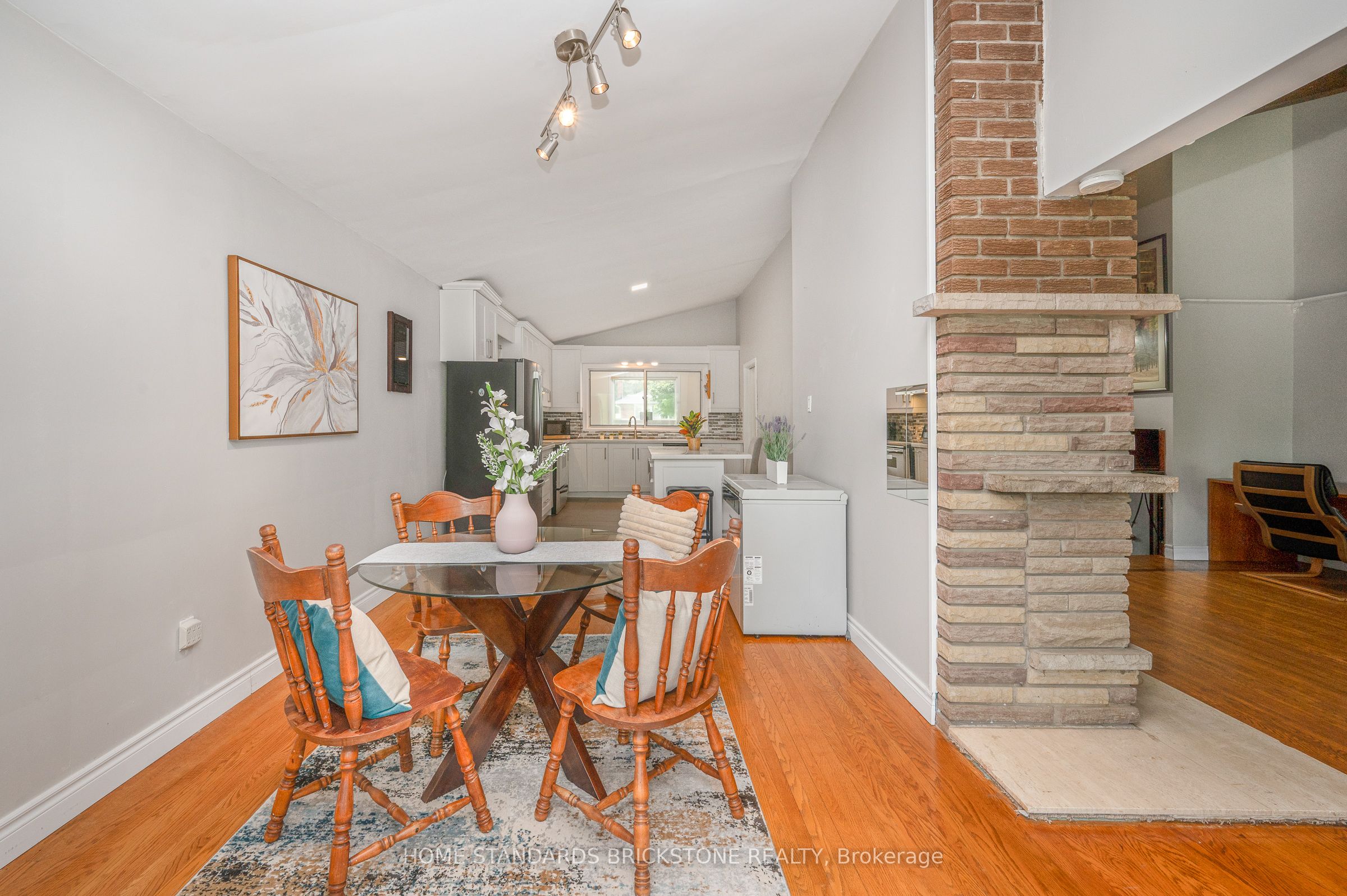 72 Mountain Avenue N Property Photo 12