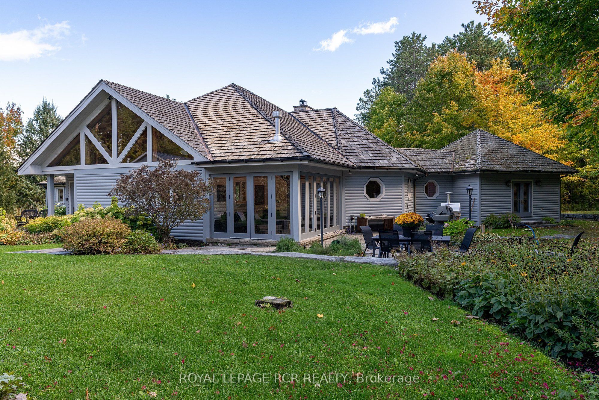 718157 1st Line E Property Photo 2