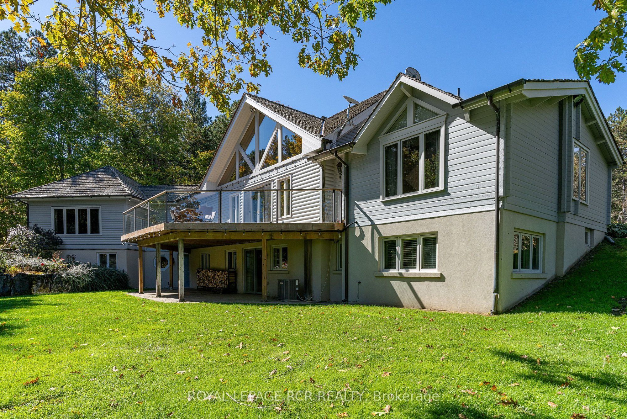 718157 1st Line E Property Photo 3