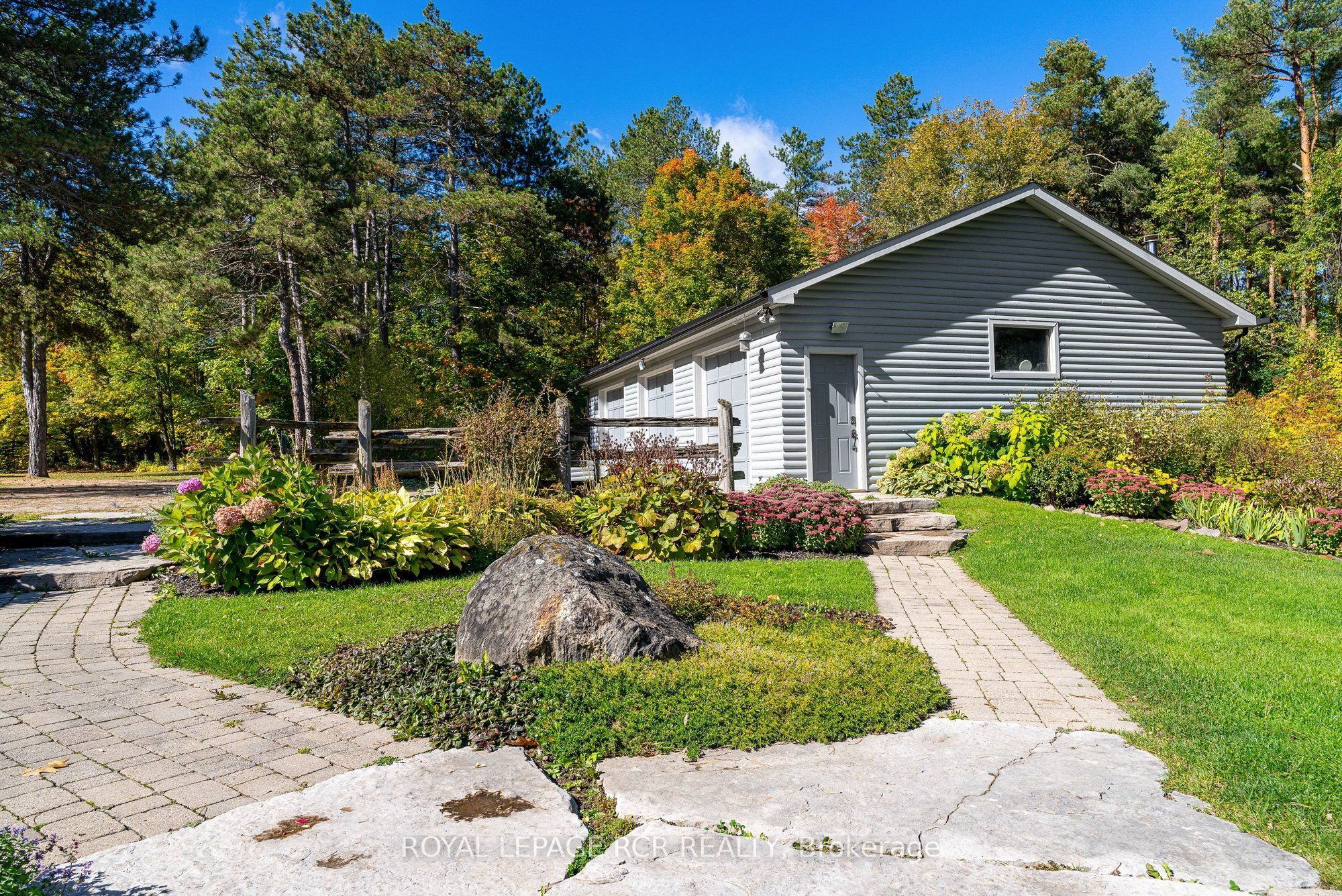 718157 1st Line E Property Photo 4