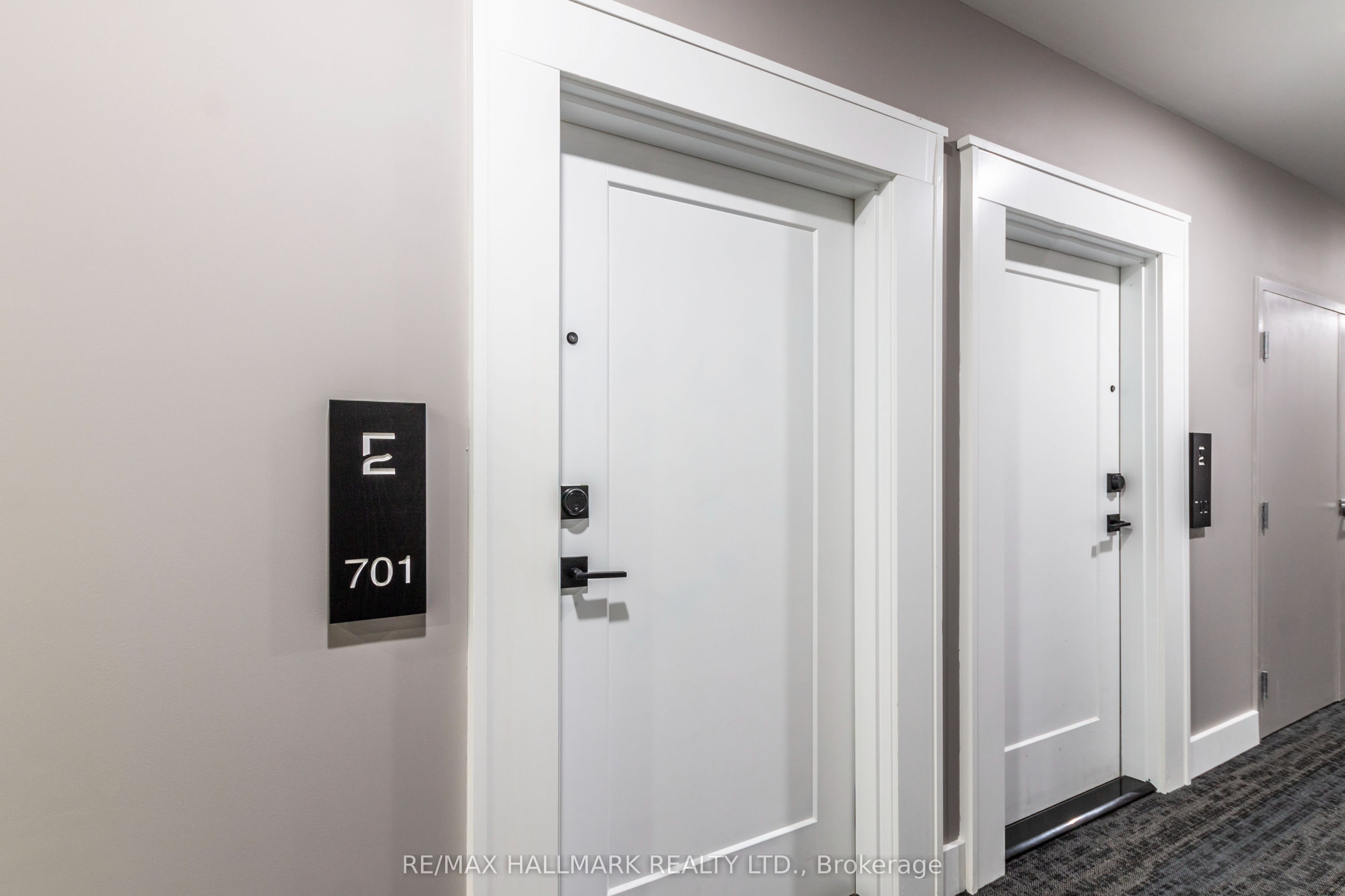 71 Wyndham Street S 701 Property Photo 4