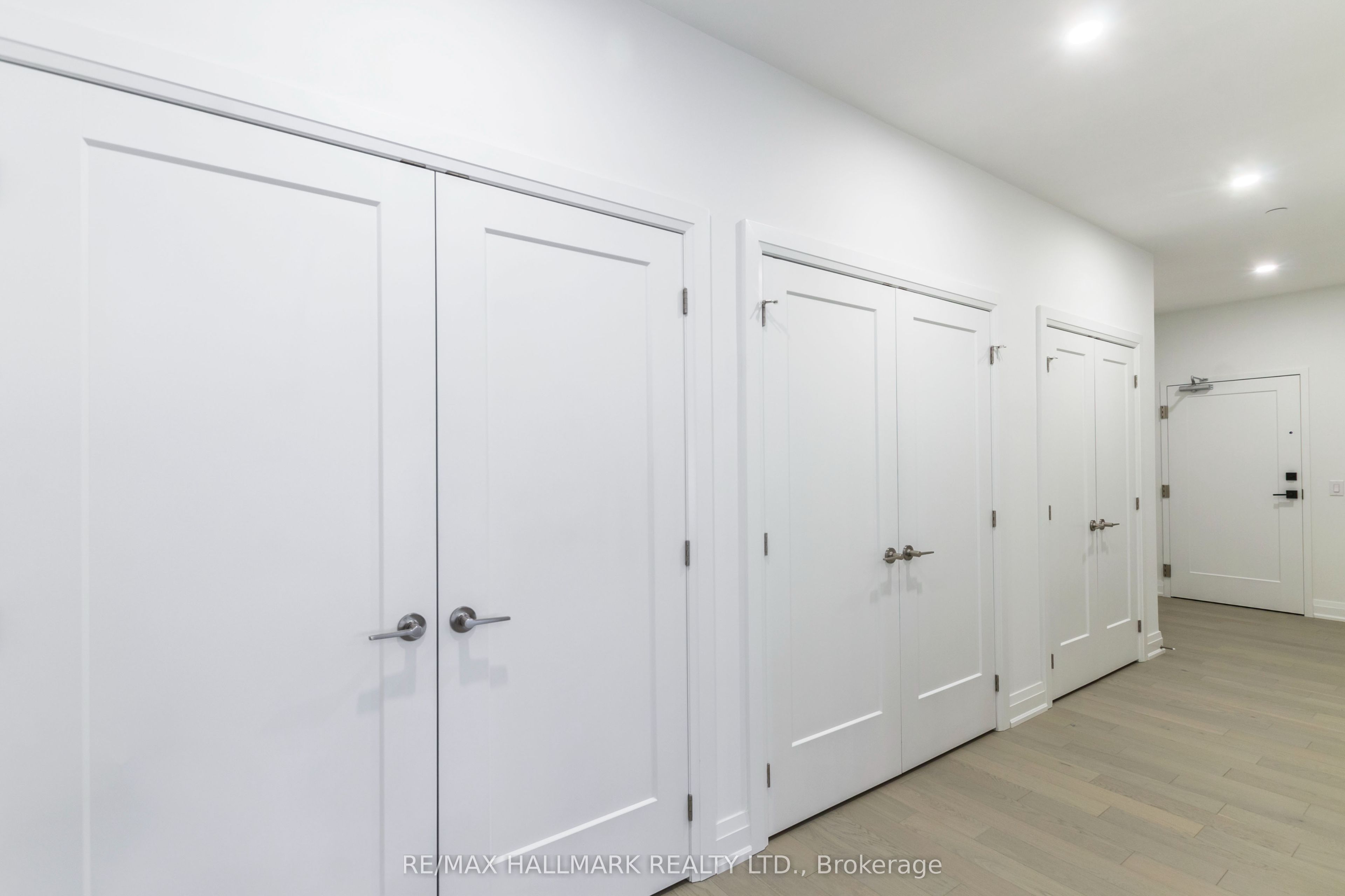 71 Wyndham Street S 701 Property Photo 5