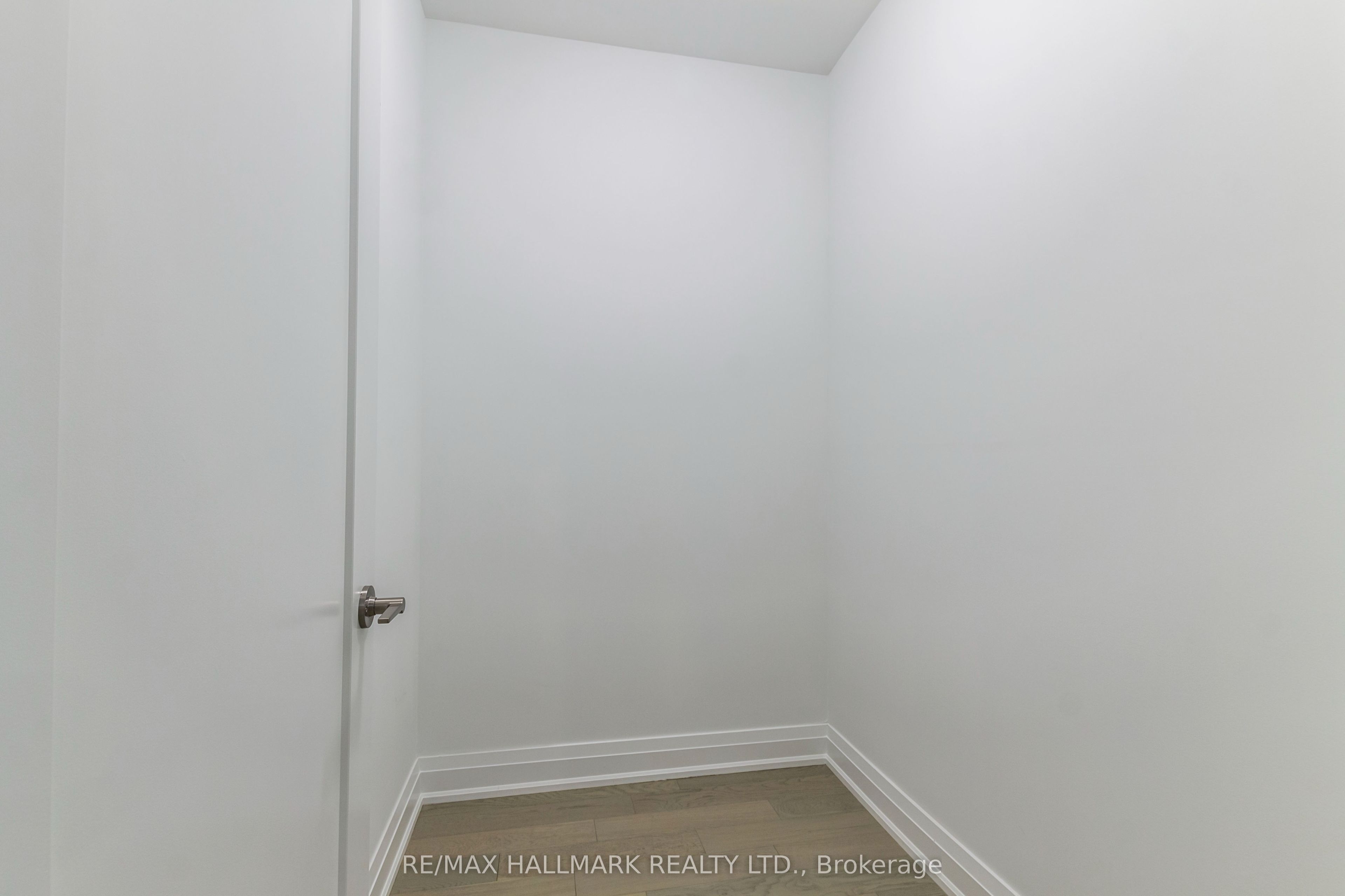 71 Wyndham Street S 701 Property Photo 6